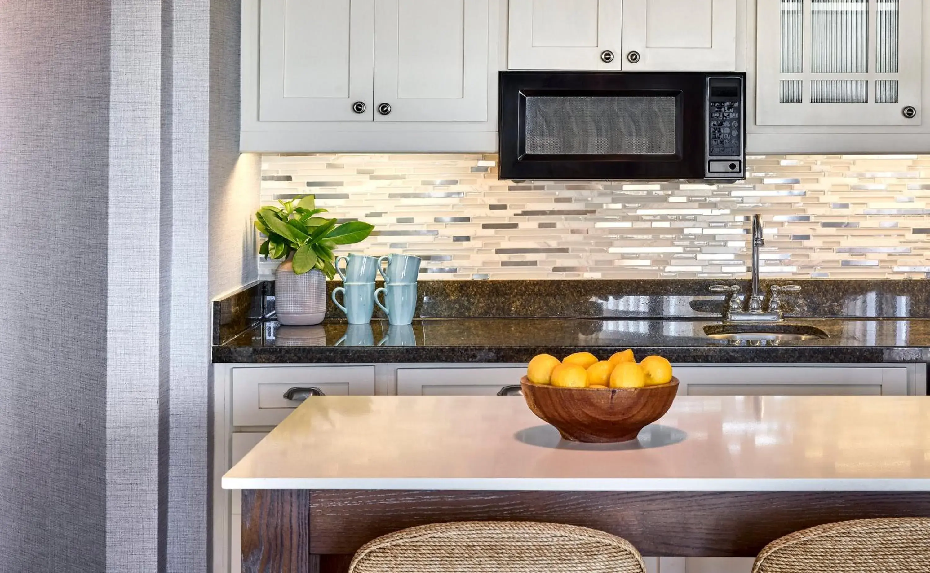 Courtyard View Studio Suite with King Bed in Omni Hilton Head Oceanfront Resort Courtyard View Studio Suite with King Bed in Omni Hilton Head Oceanfront Resort