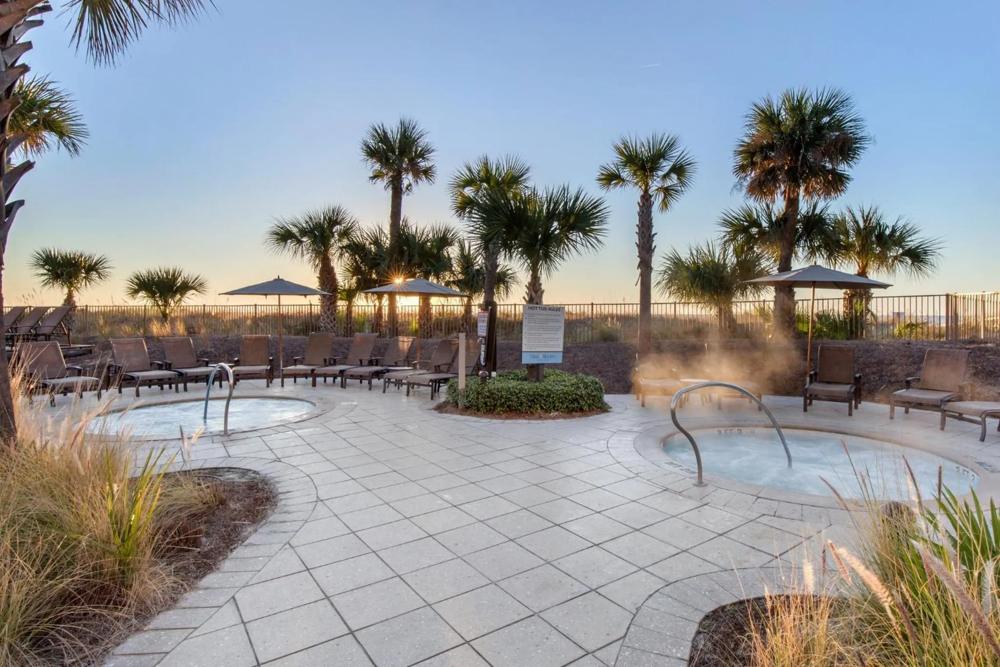 Swimming pool in Omni Hilton Head Oceanfront Resort