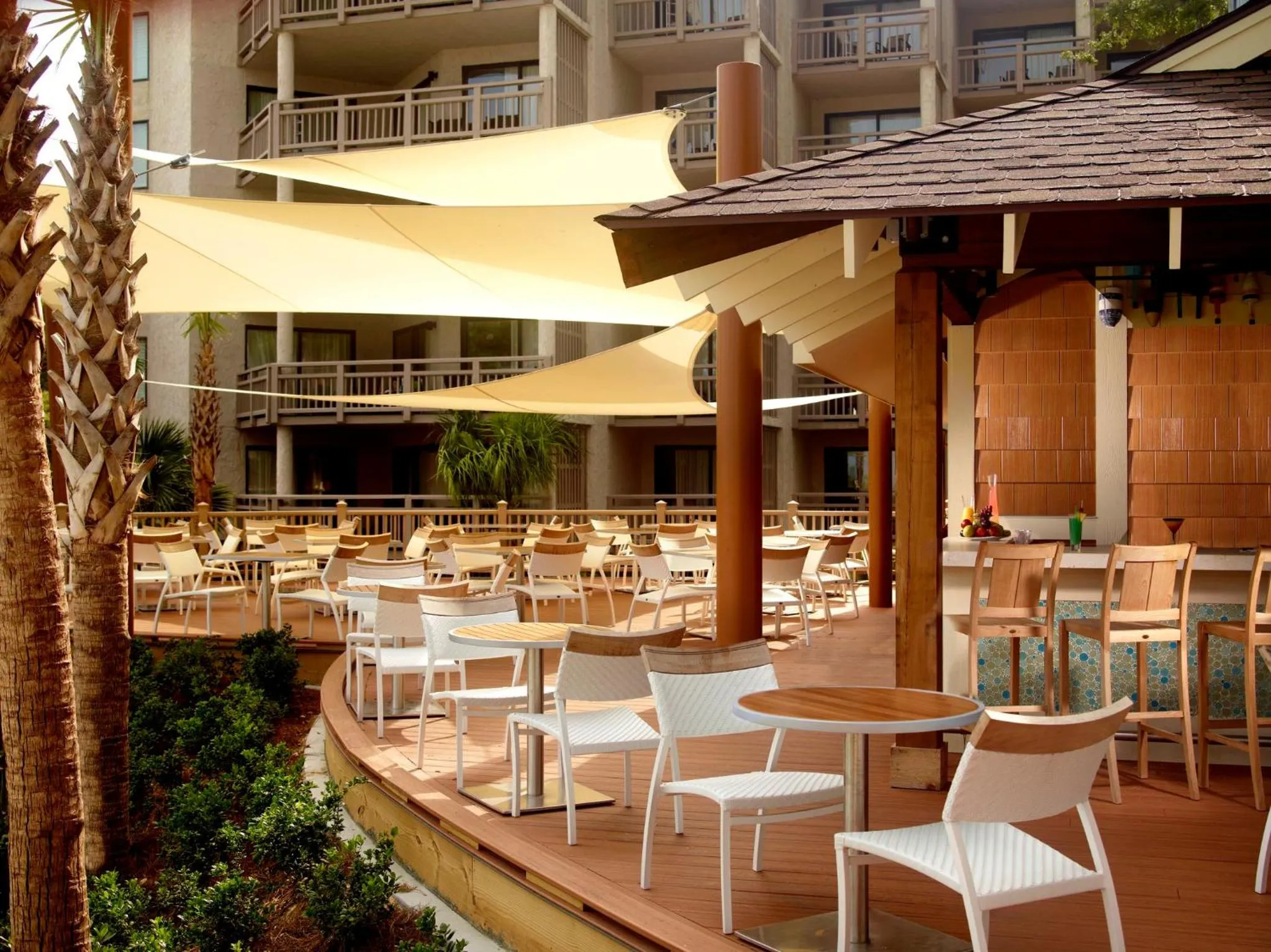 Lounge or bar in Omni Hilton Head Oceanfront Resort