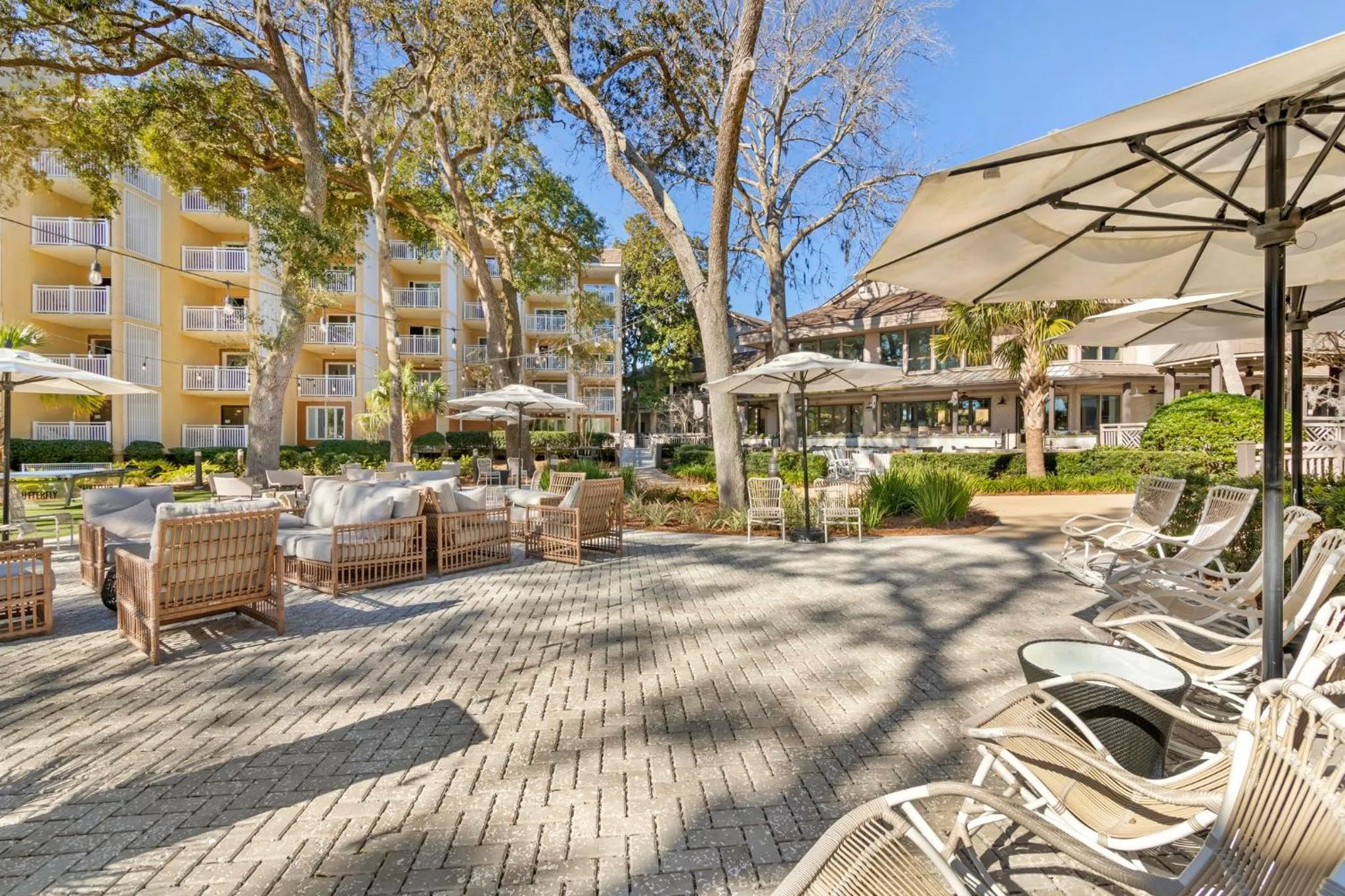 Inner courtyard view in Omni Hilton Head Oceanfront Resort