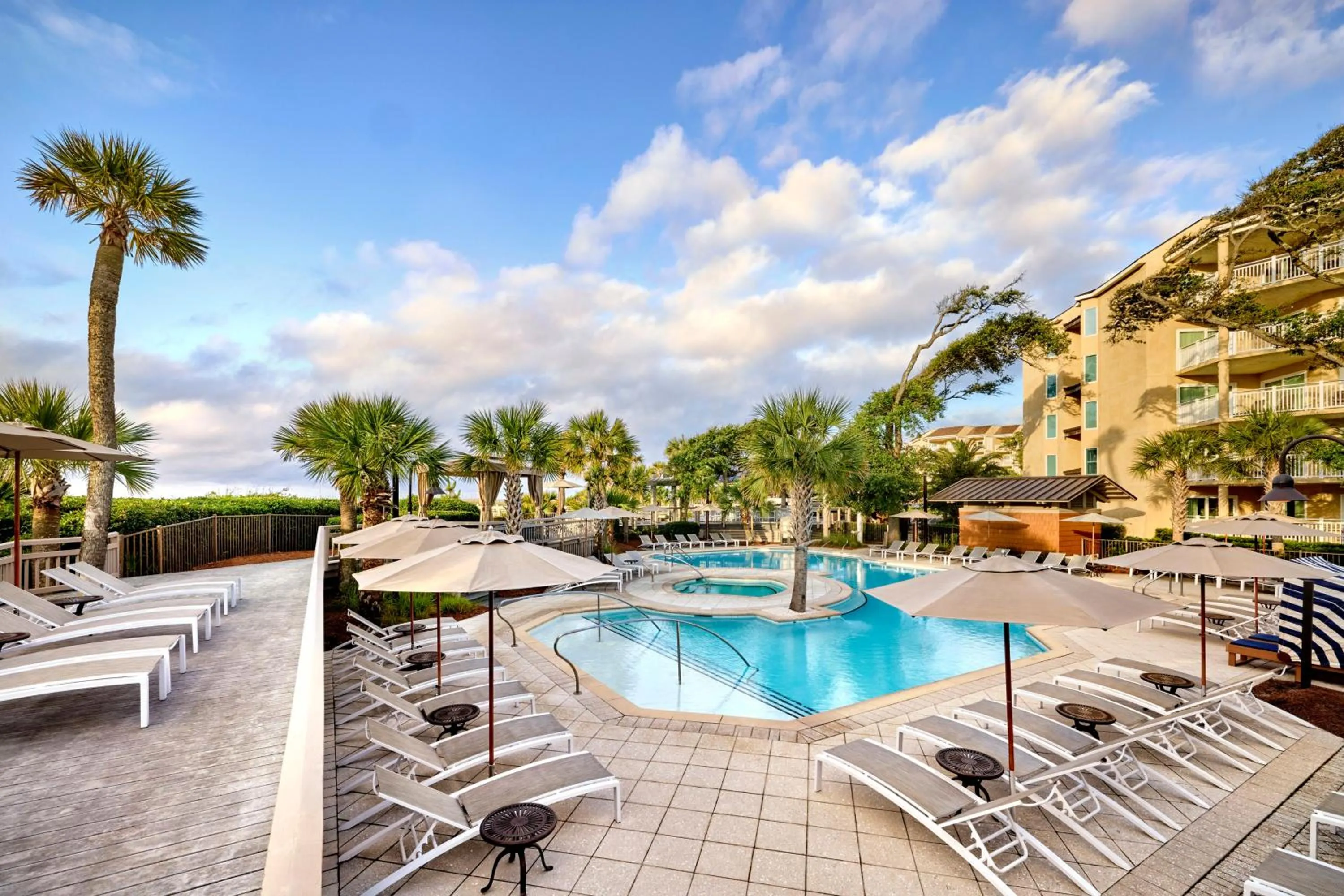 Swimming pool in Omni Hilton Head Oceanfront Resort