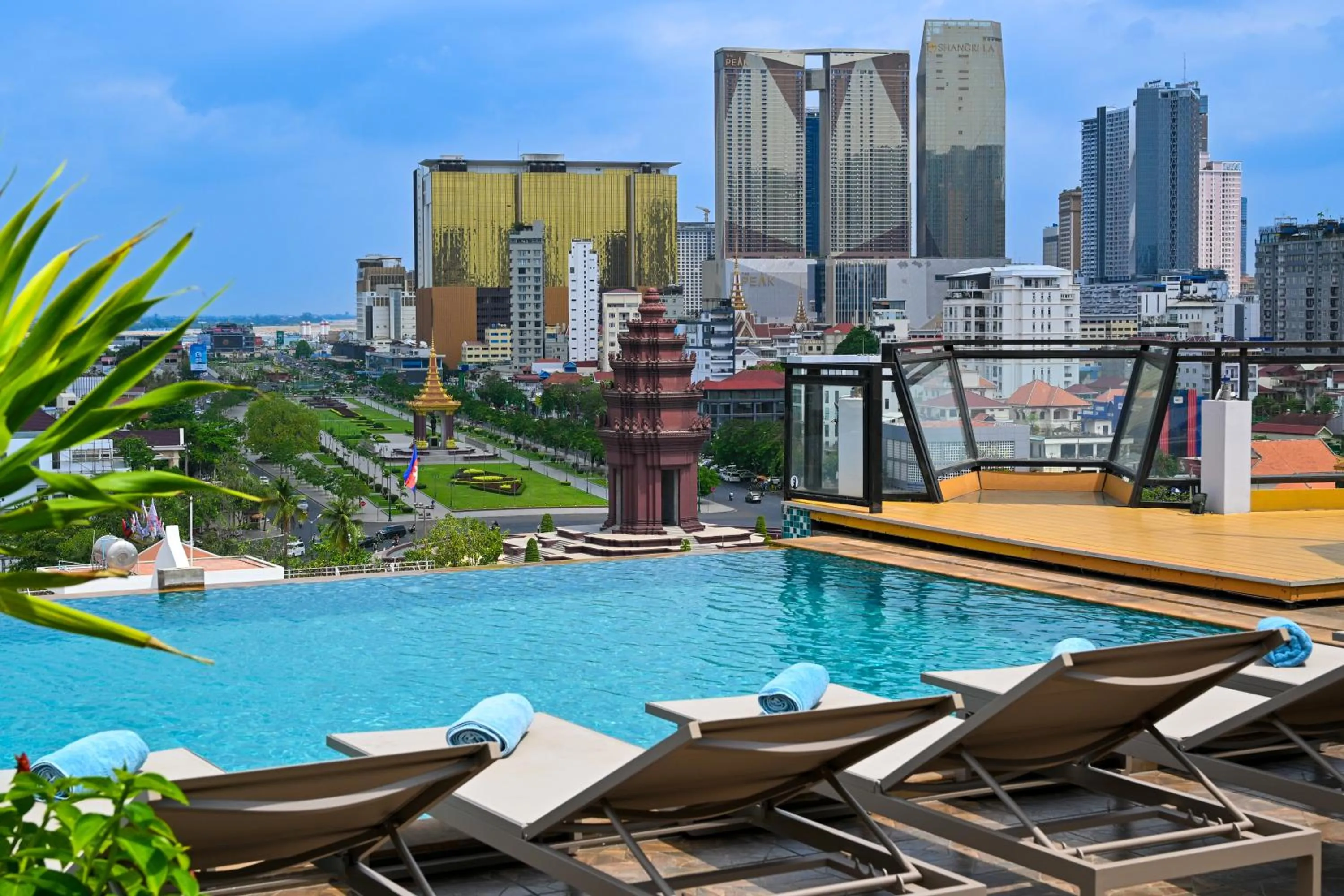 Swimming pool in Phnom Penh 51 Hotel & Residences