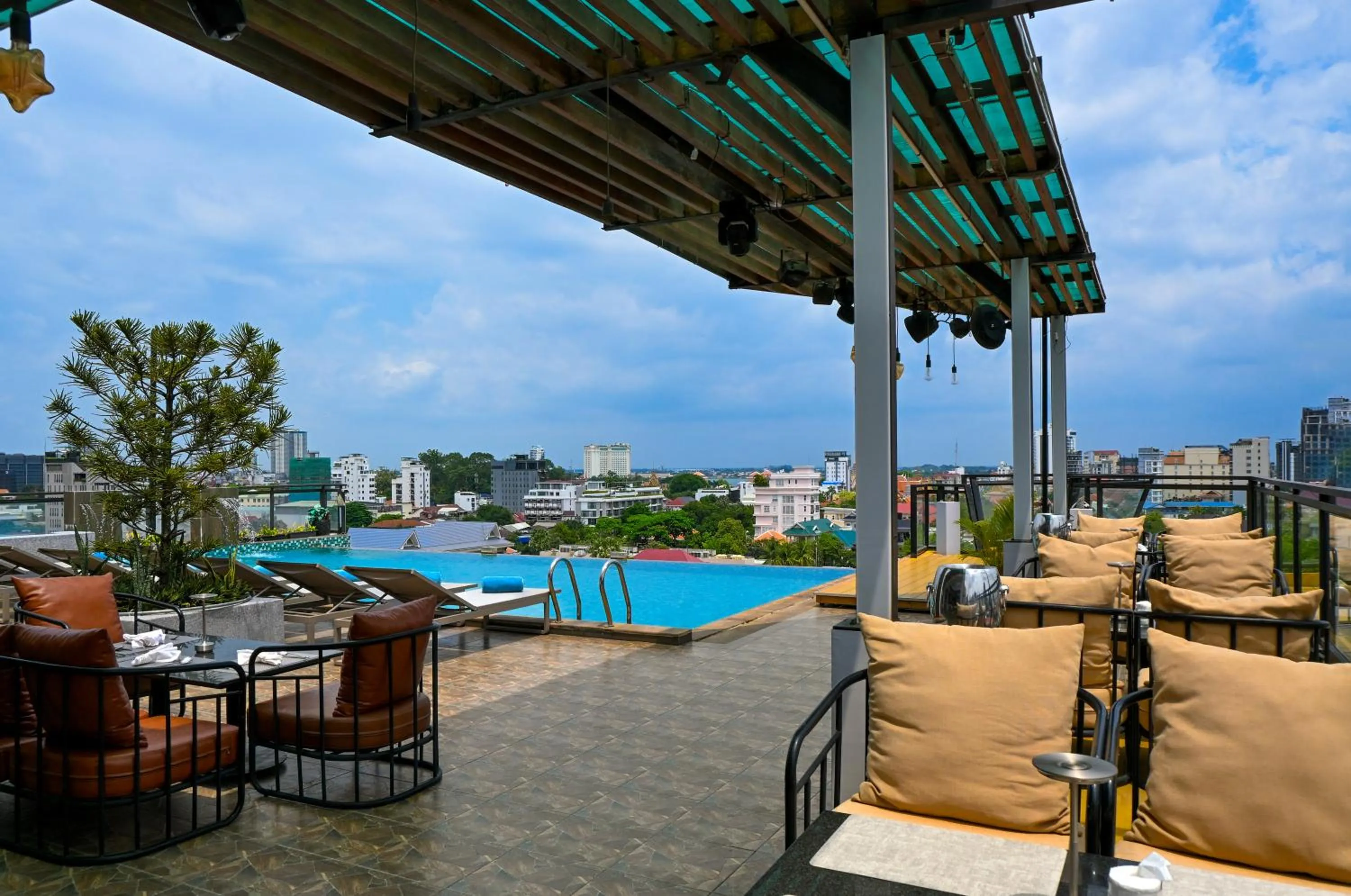Swimming pool in Phnom Penh 51 Hotel & Residences