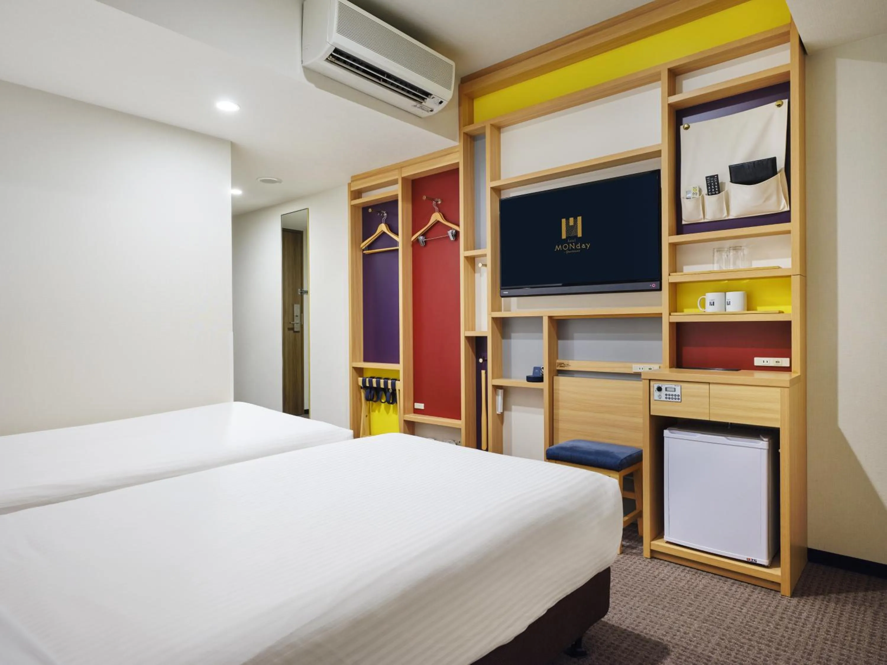 Bed in hotel MONday Tokyo Nishikasai