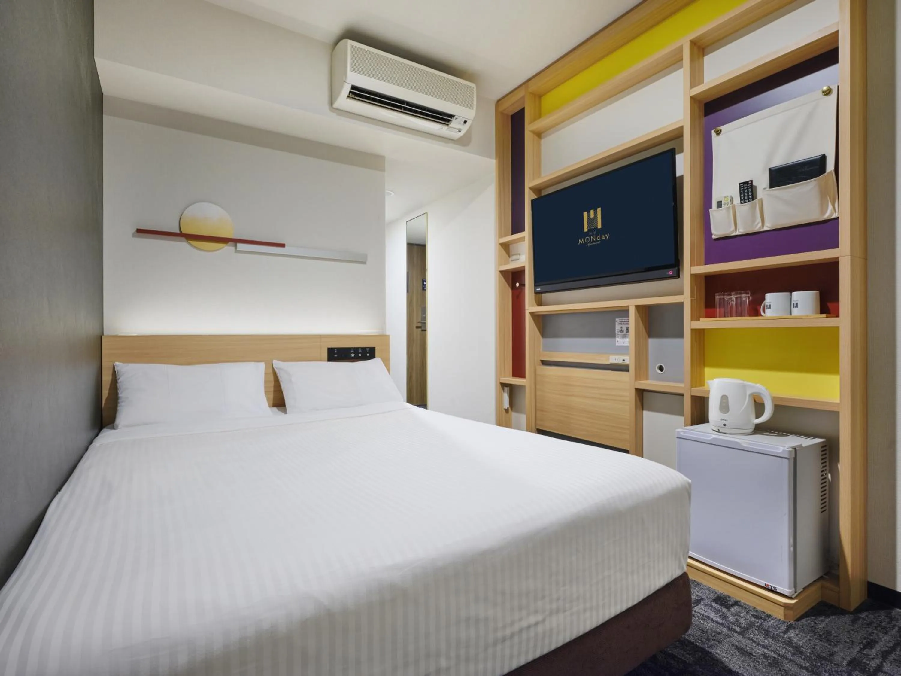 Bed in hotel MONday Tokyo Nishikasai