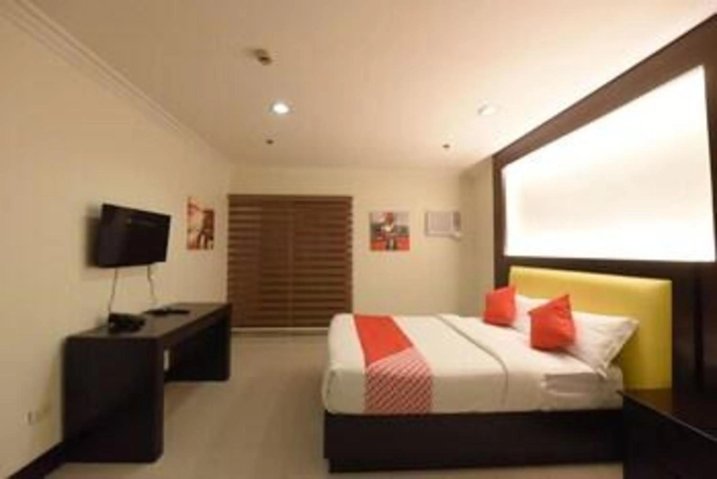 Photo of the whole room in OYO 115 Northridge Mansions