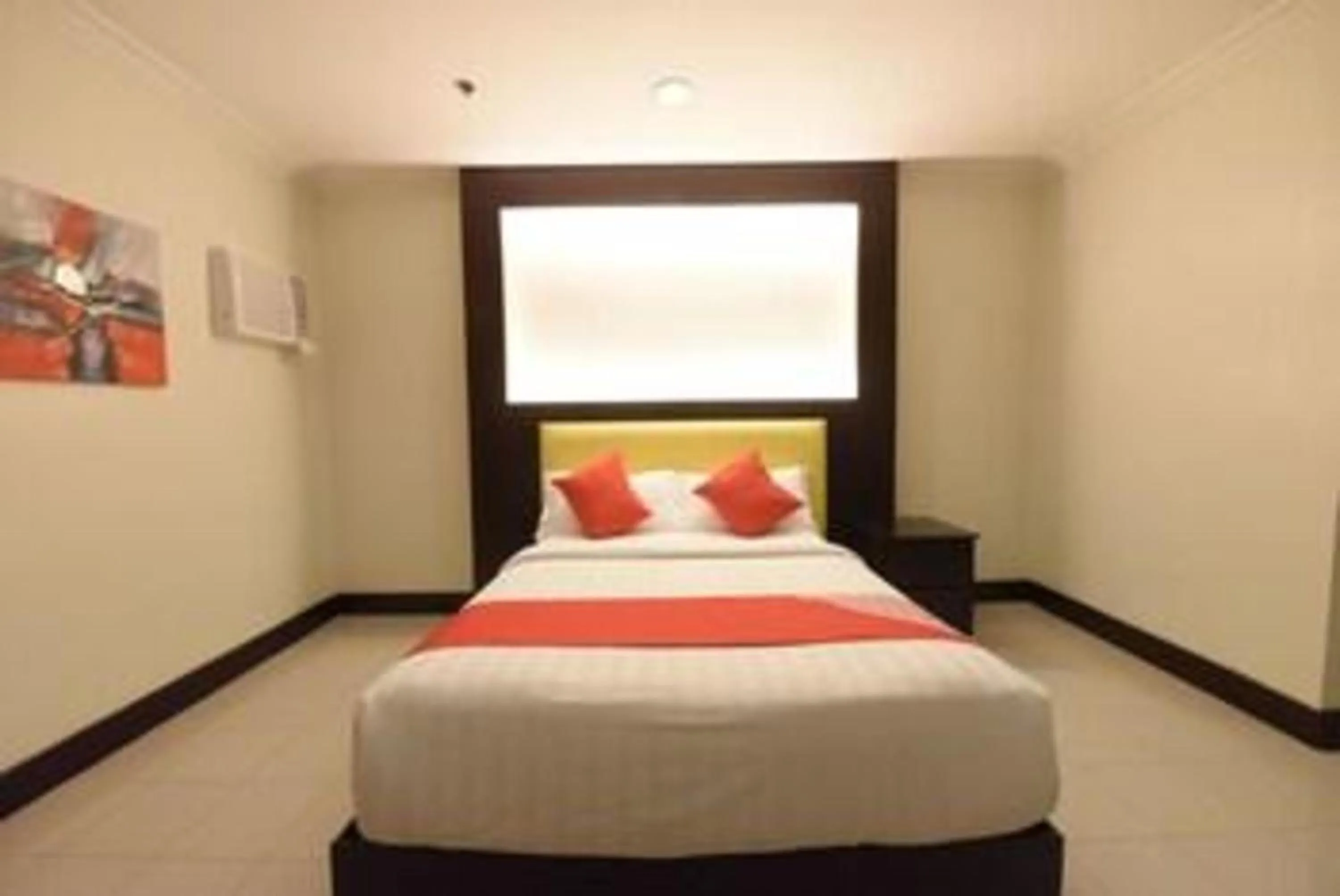 Photo of the whole room in OYO 115 Northridge Mansions