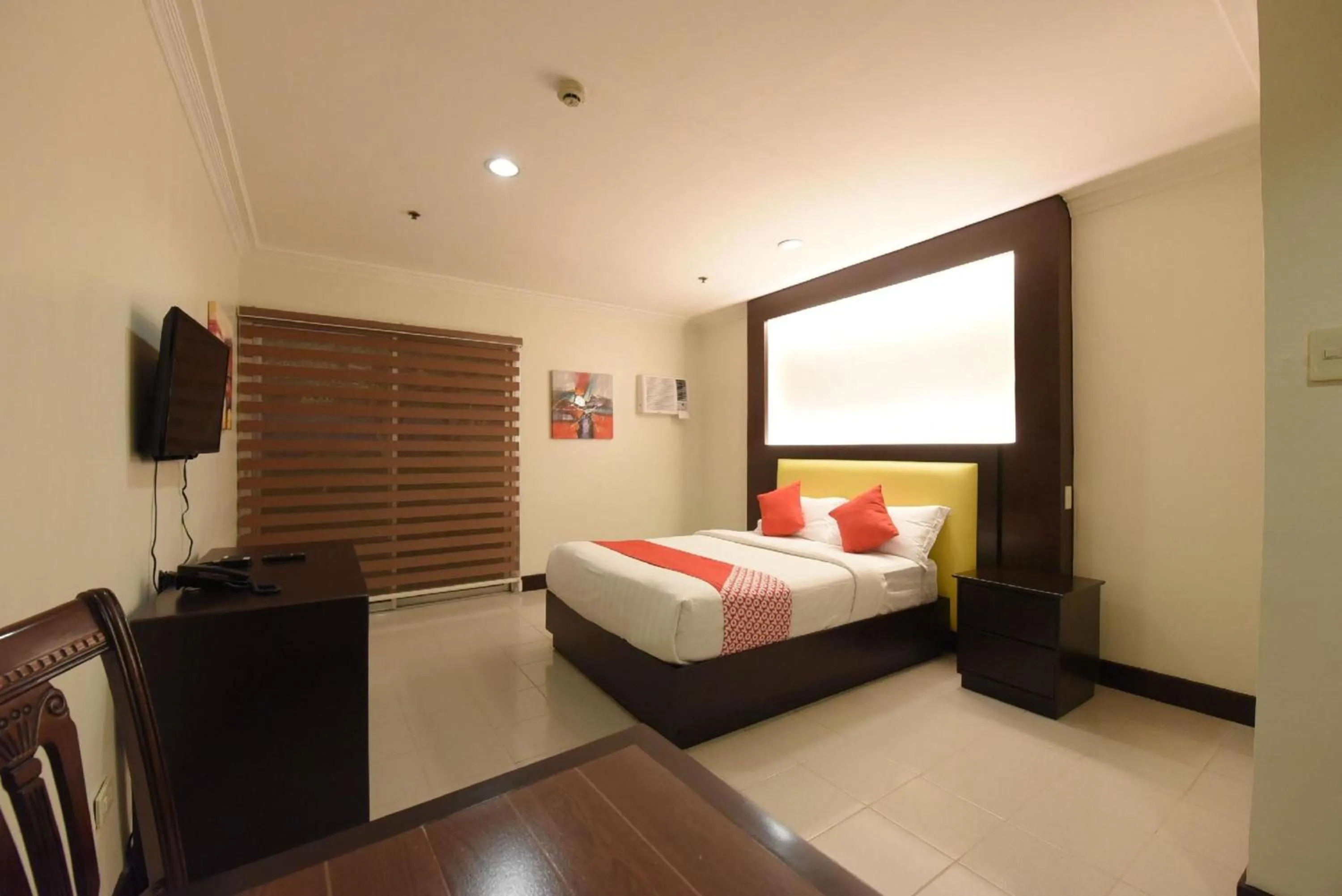 Photo of the whole room in OYO 115 Northridge Mansions