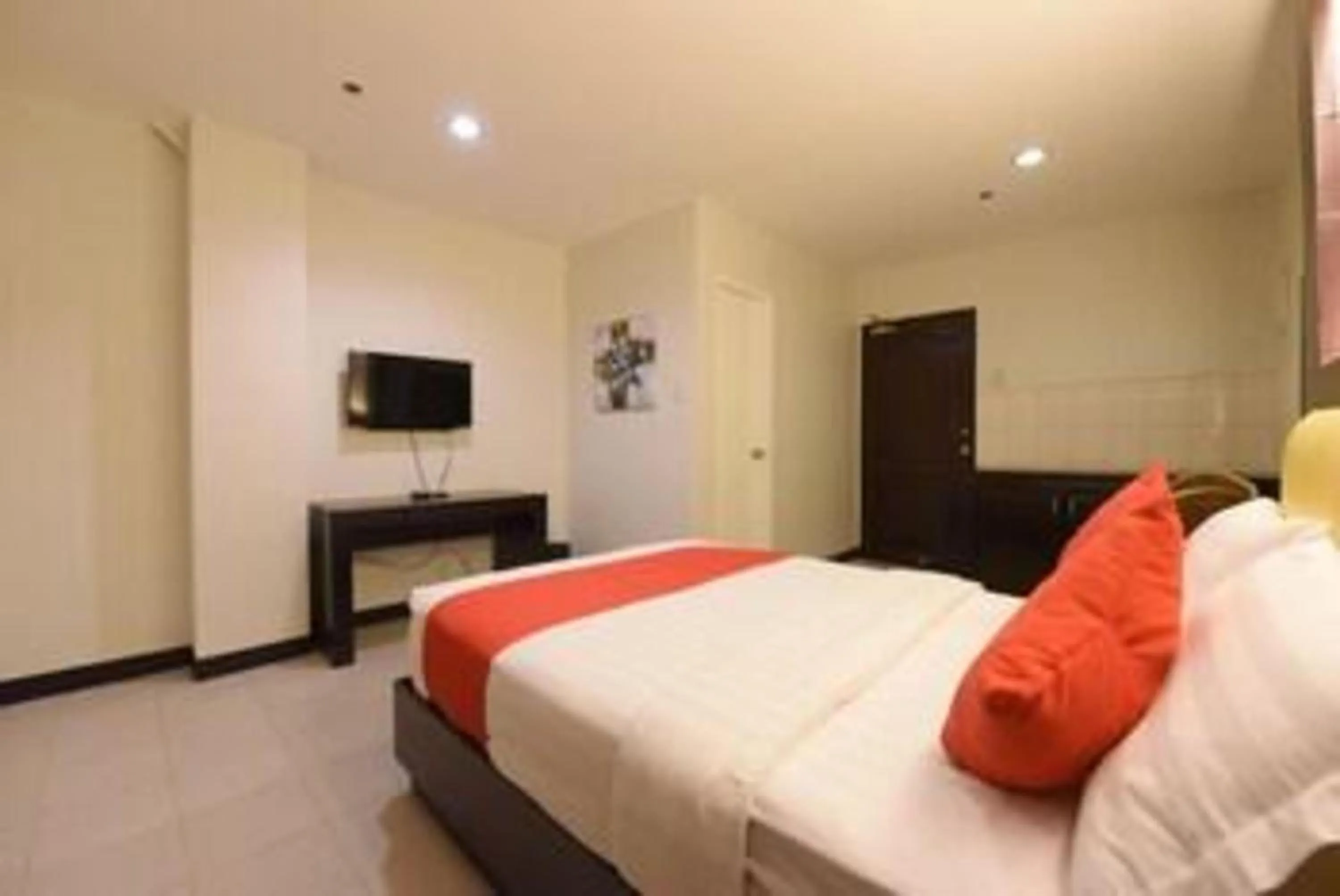 Photo of the whole room in OYO 115 Northridge Mansions