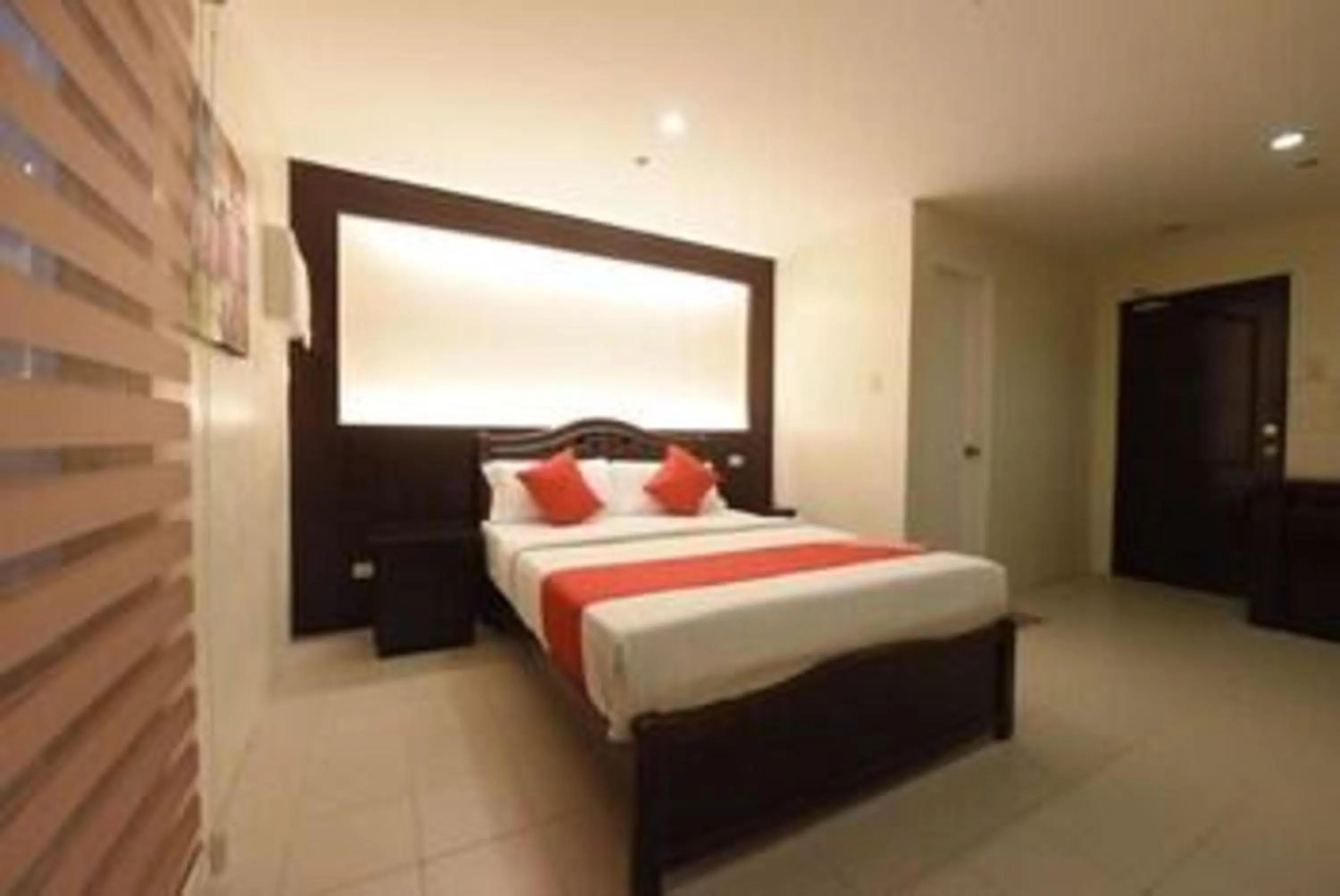 Photo of the whole room in OYO 115 Northridge Mansions