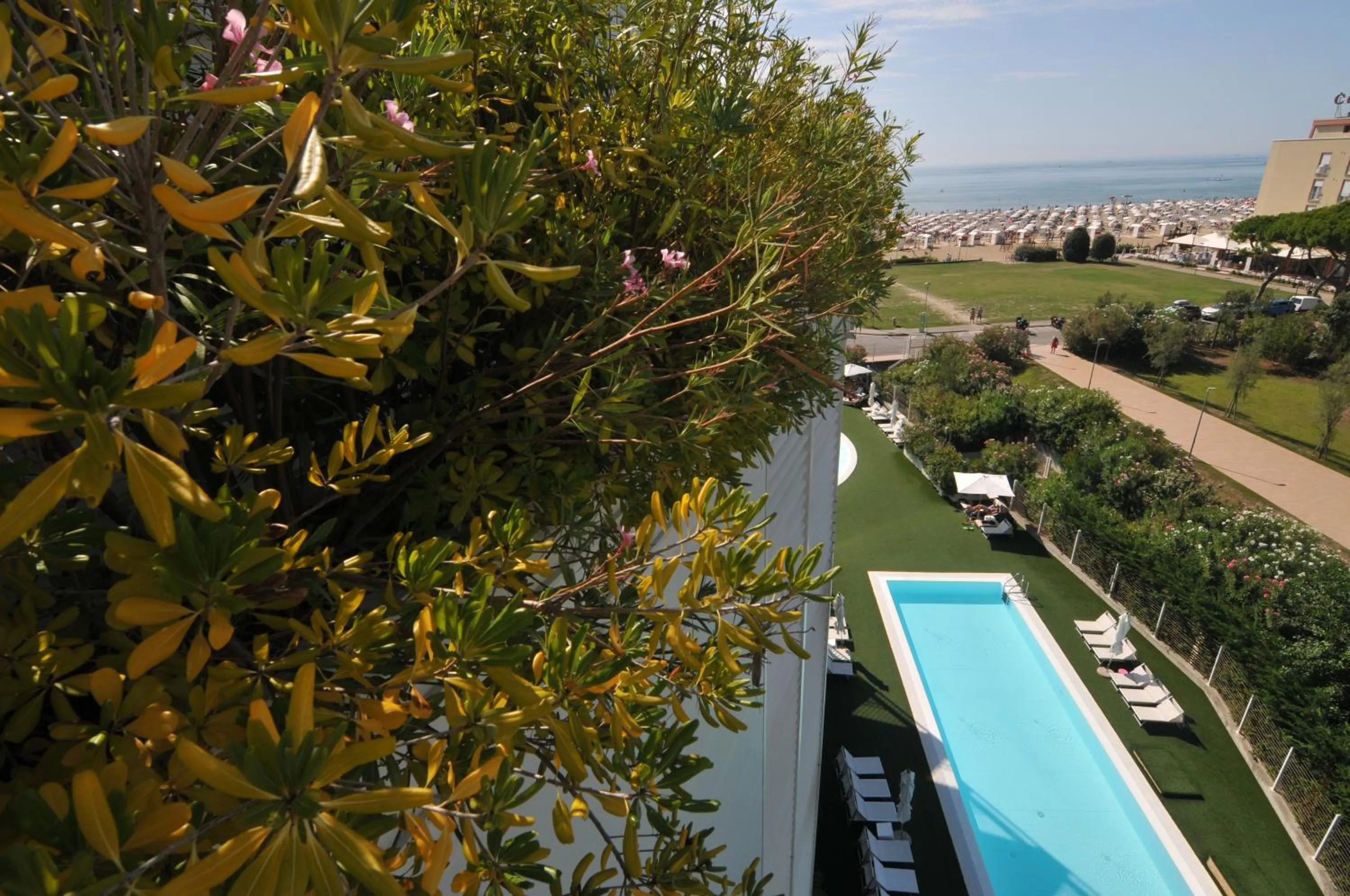 Swimming pool in Marina Verde Resort Official