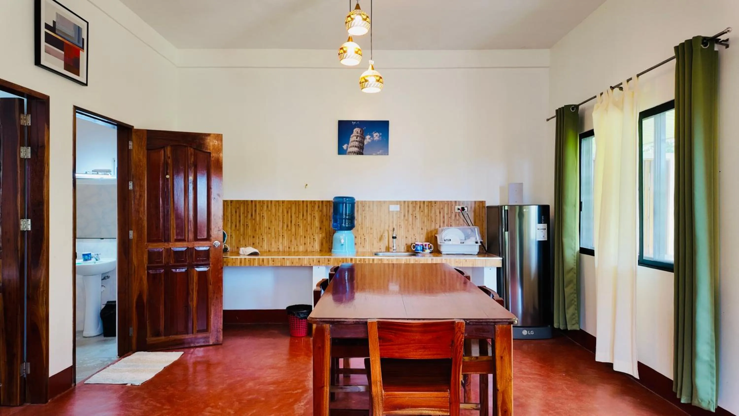 Dining area in Tongatok Cliff Resort