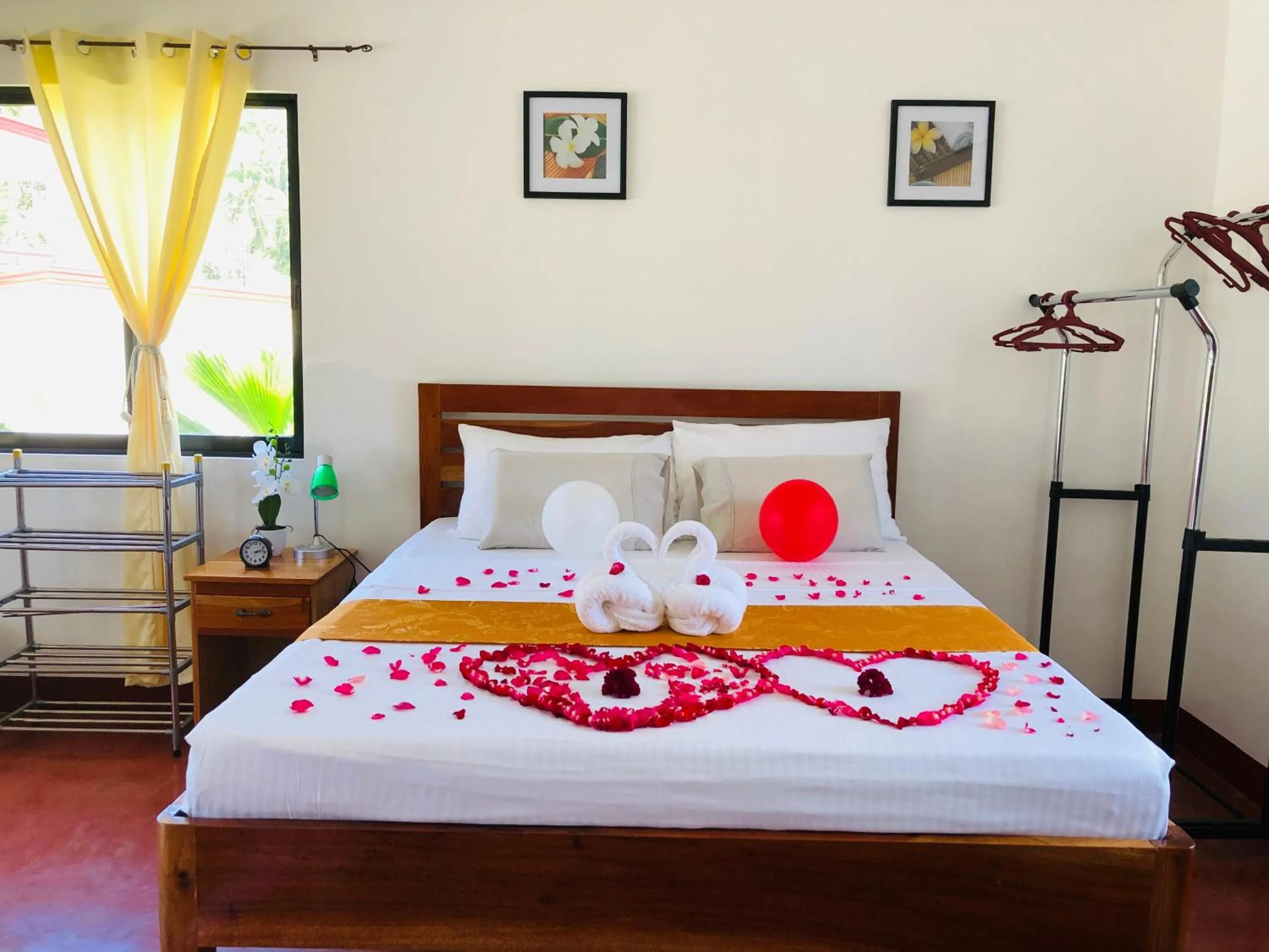 Bed in Tongatok Cliff Resort