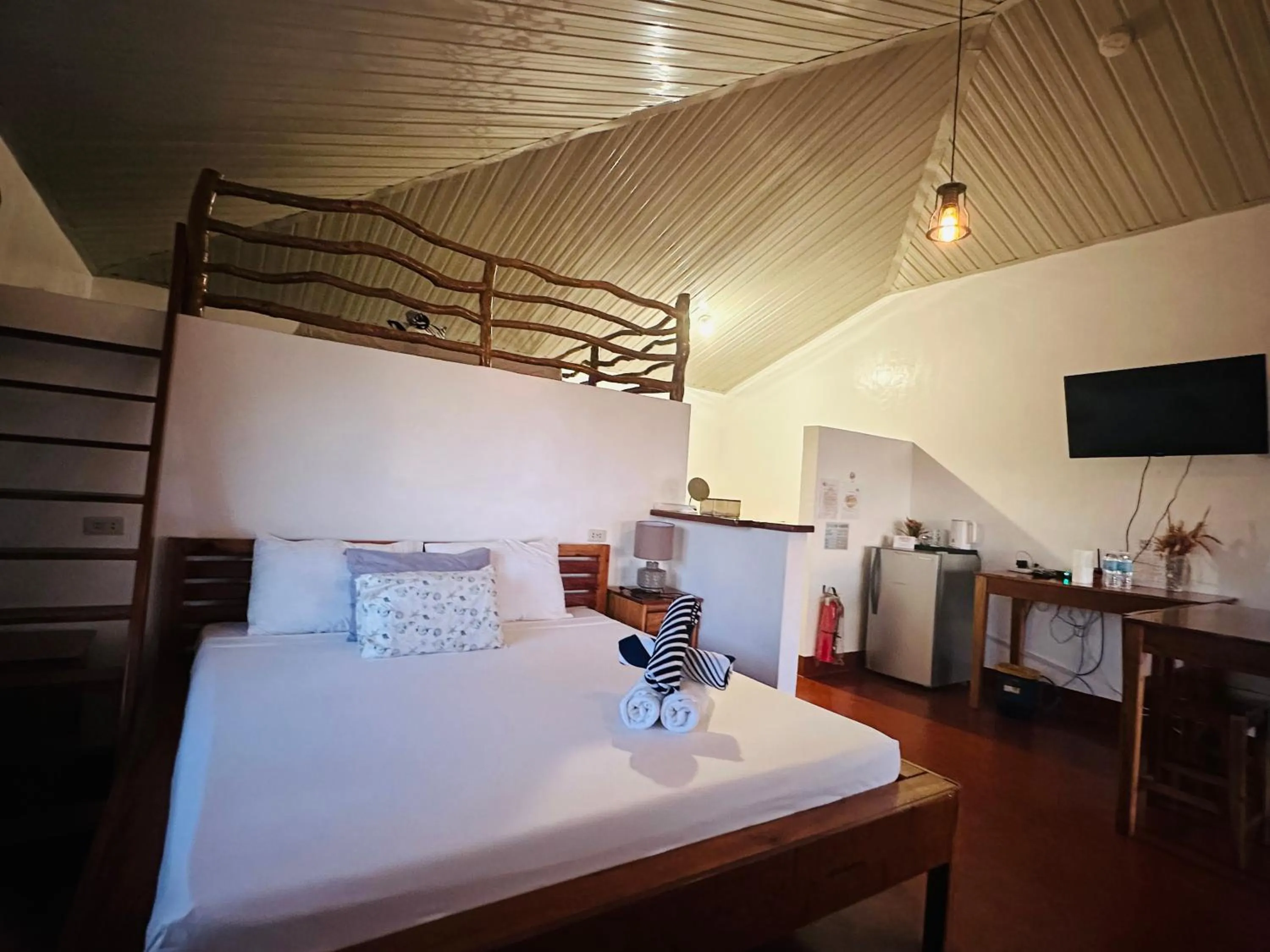 Bed in Tongatok Cliff Resort