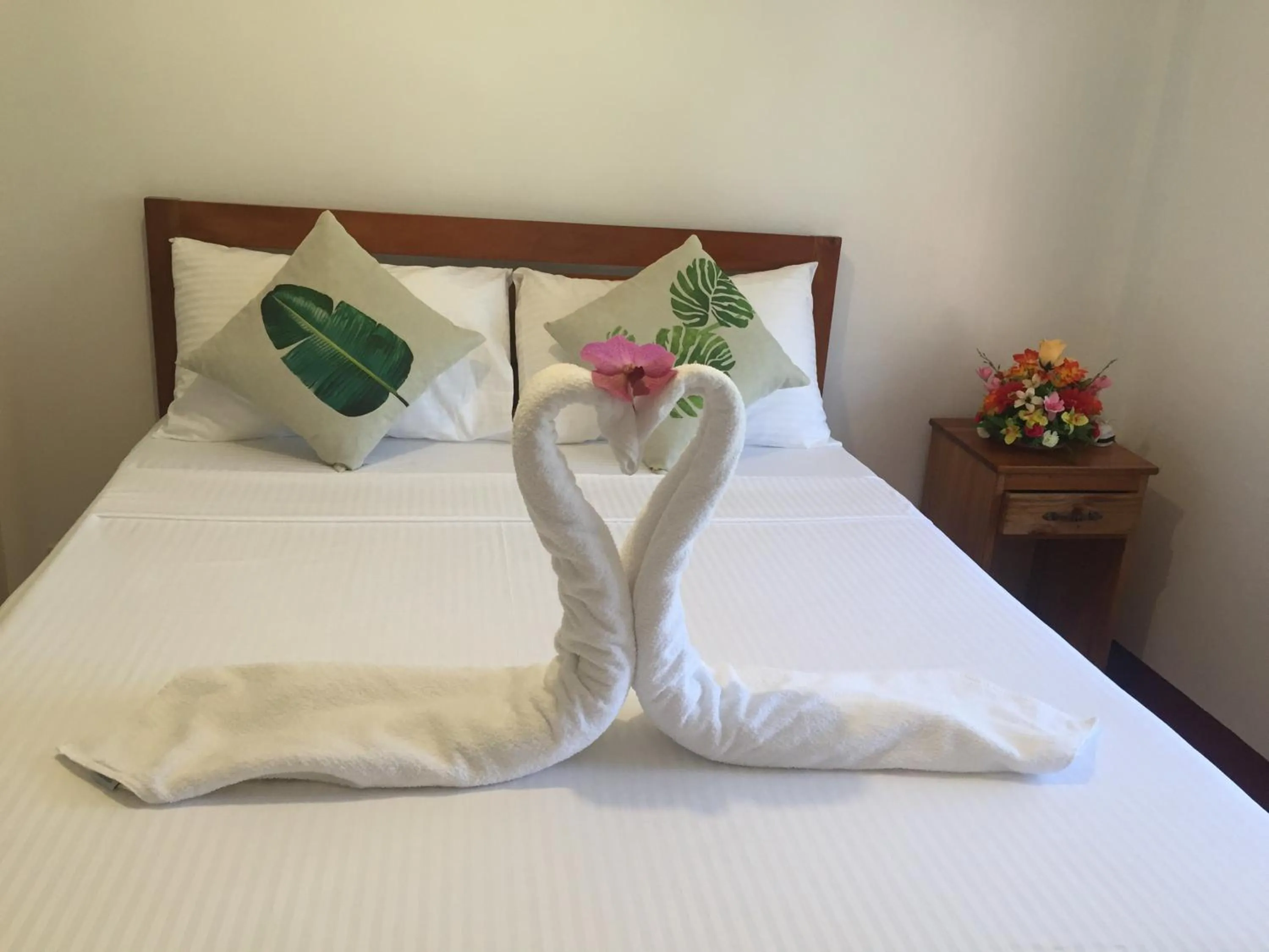 Bed in Tongatok Cliff Resort