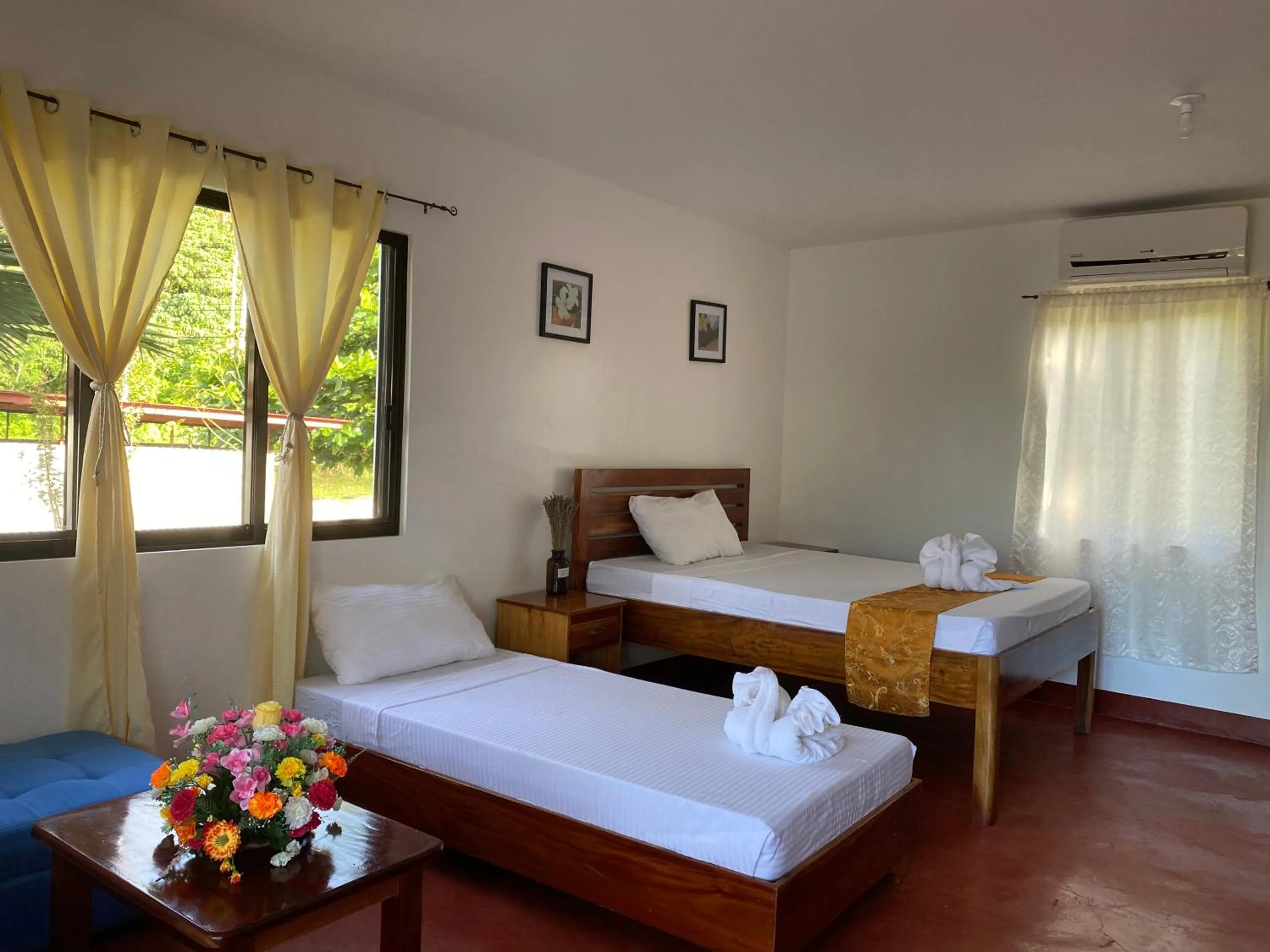 Bed in Tongatok Cliff Resort