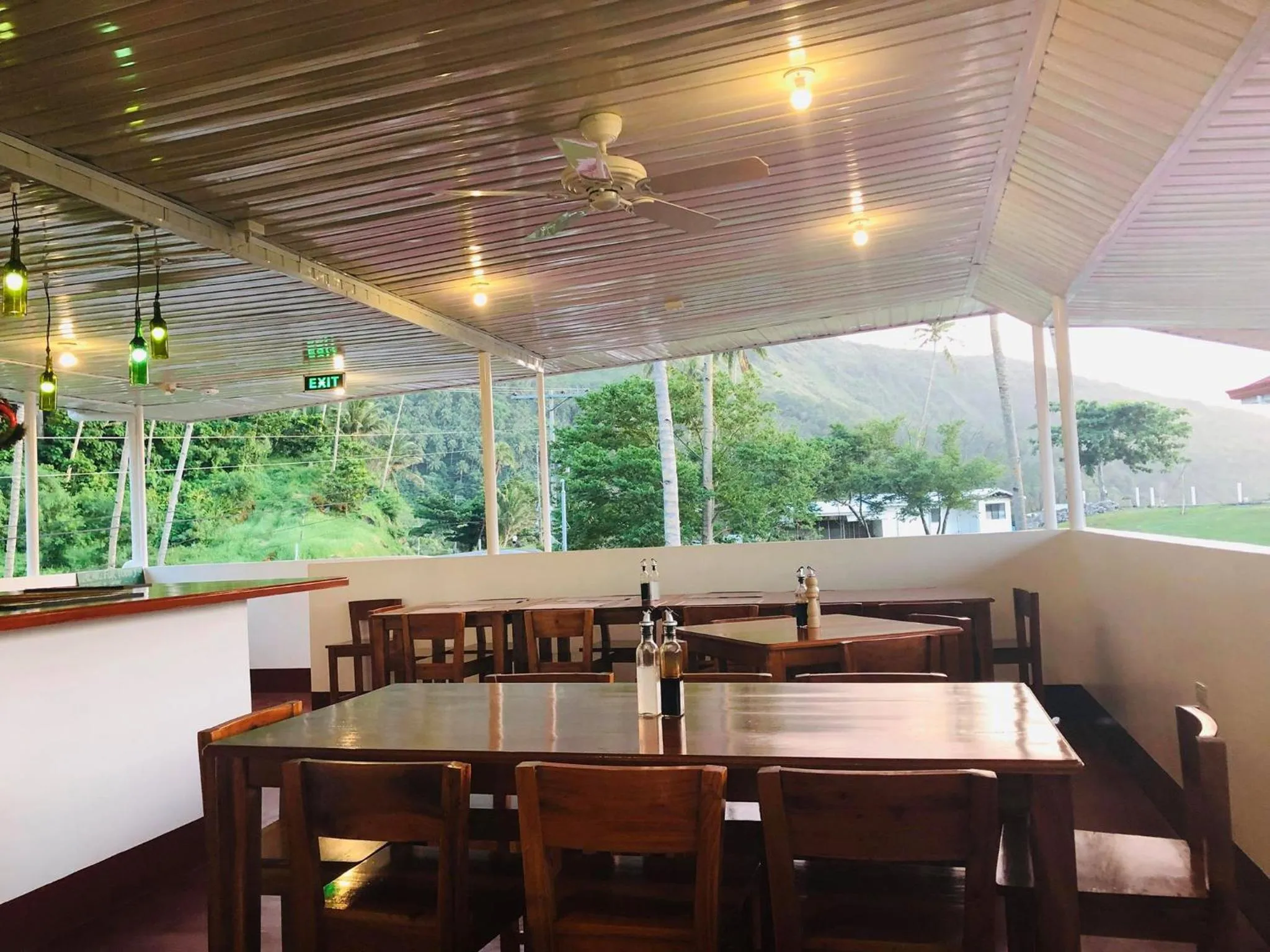 Restaurant/places to eat in Tongatok Cliff Resort