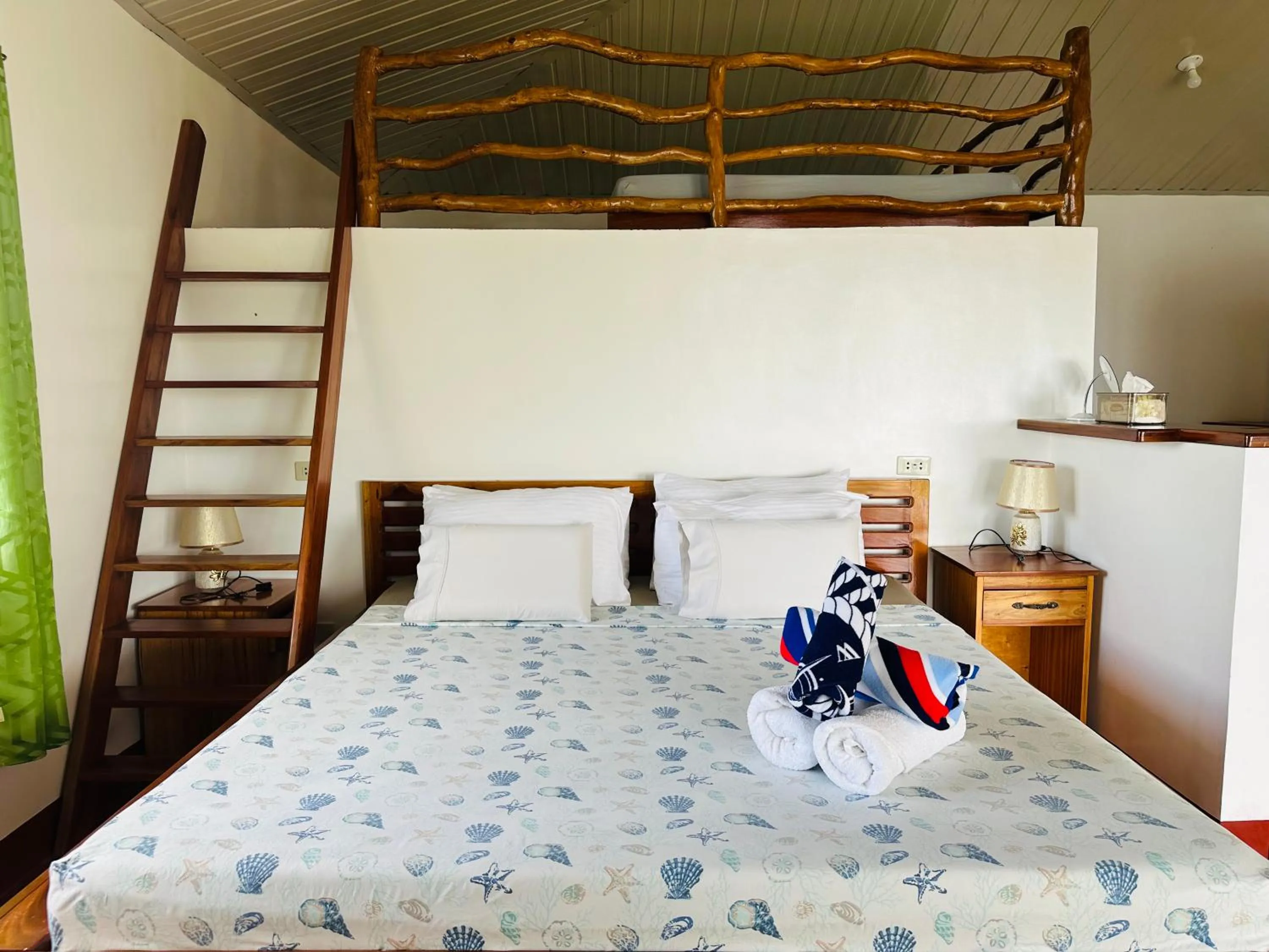 Bed in Tongatok Cliff Resort