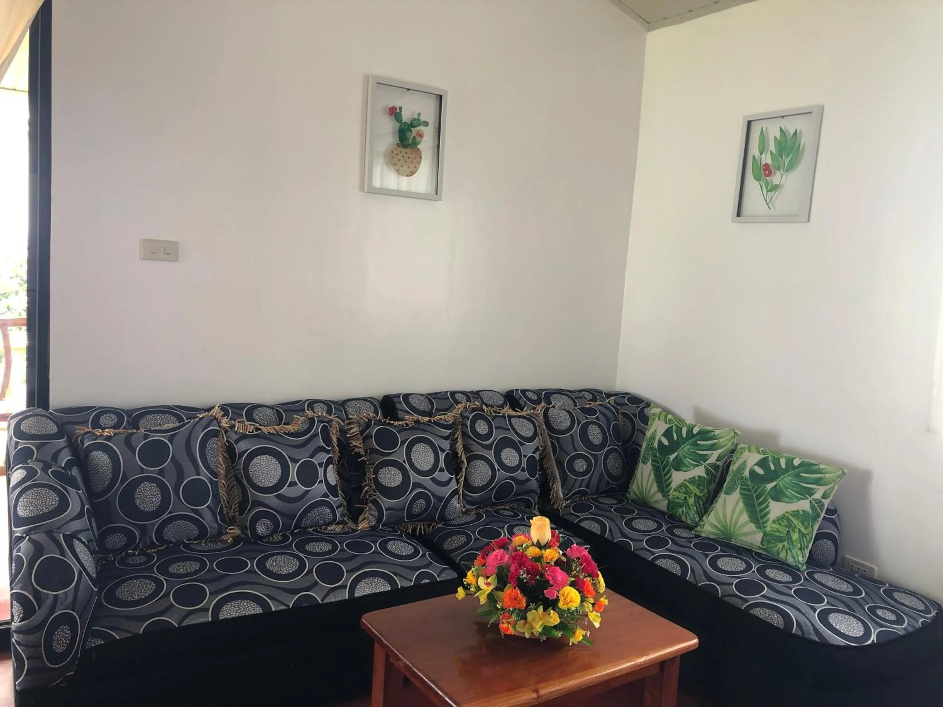 Seating area in Tongatok Cliff Resort