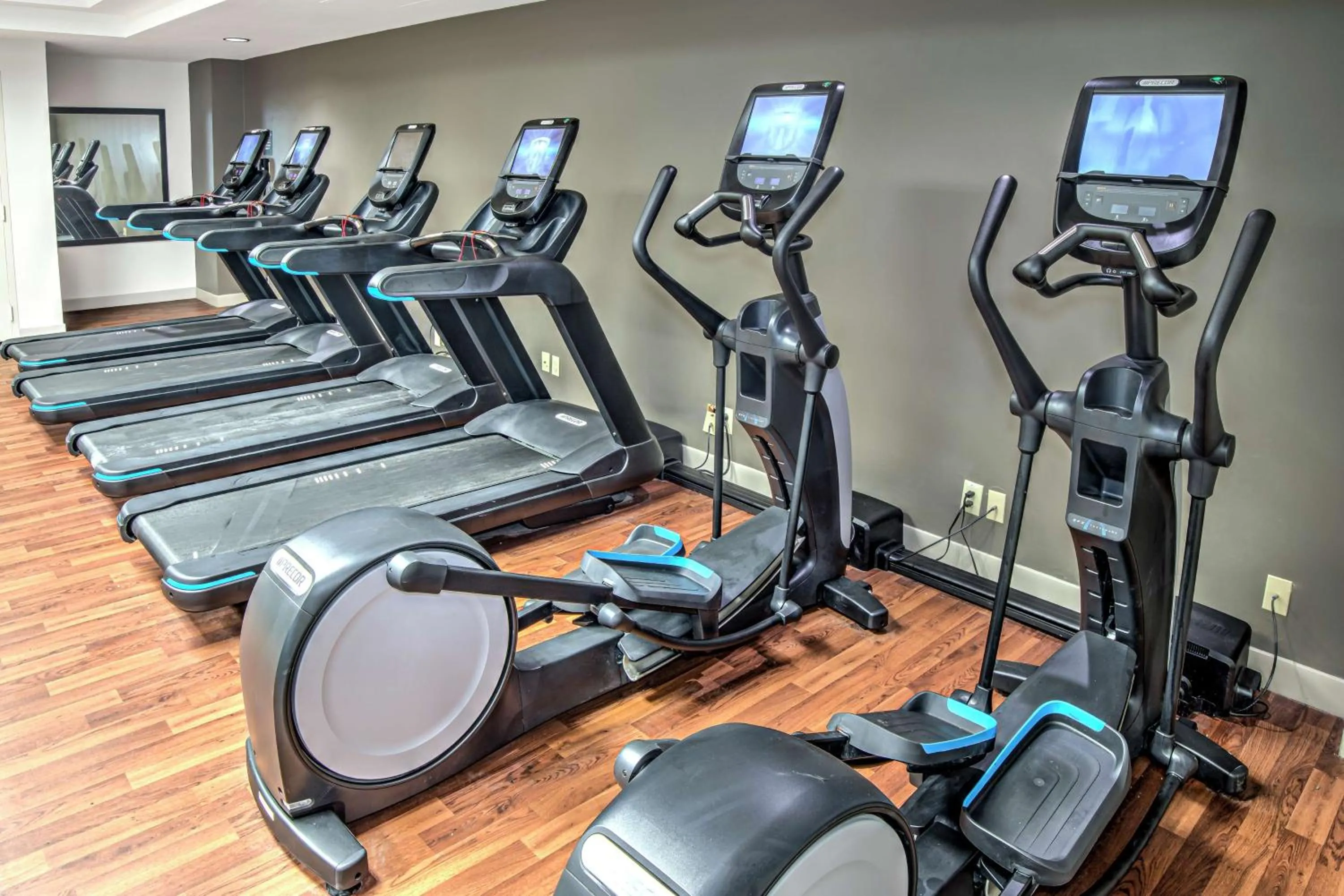 Fitness centre/facilities in Embassy Suites by Hilton Indianapolis North