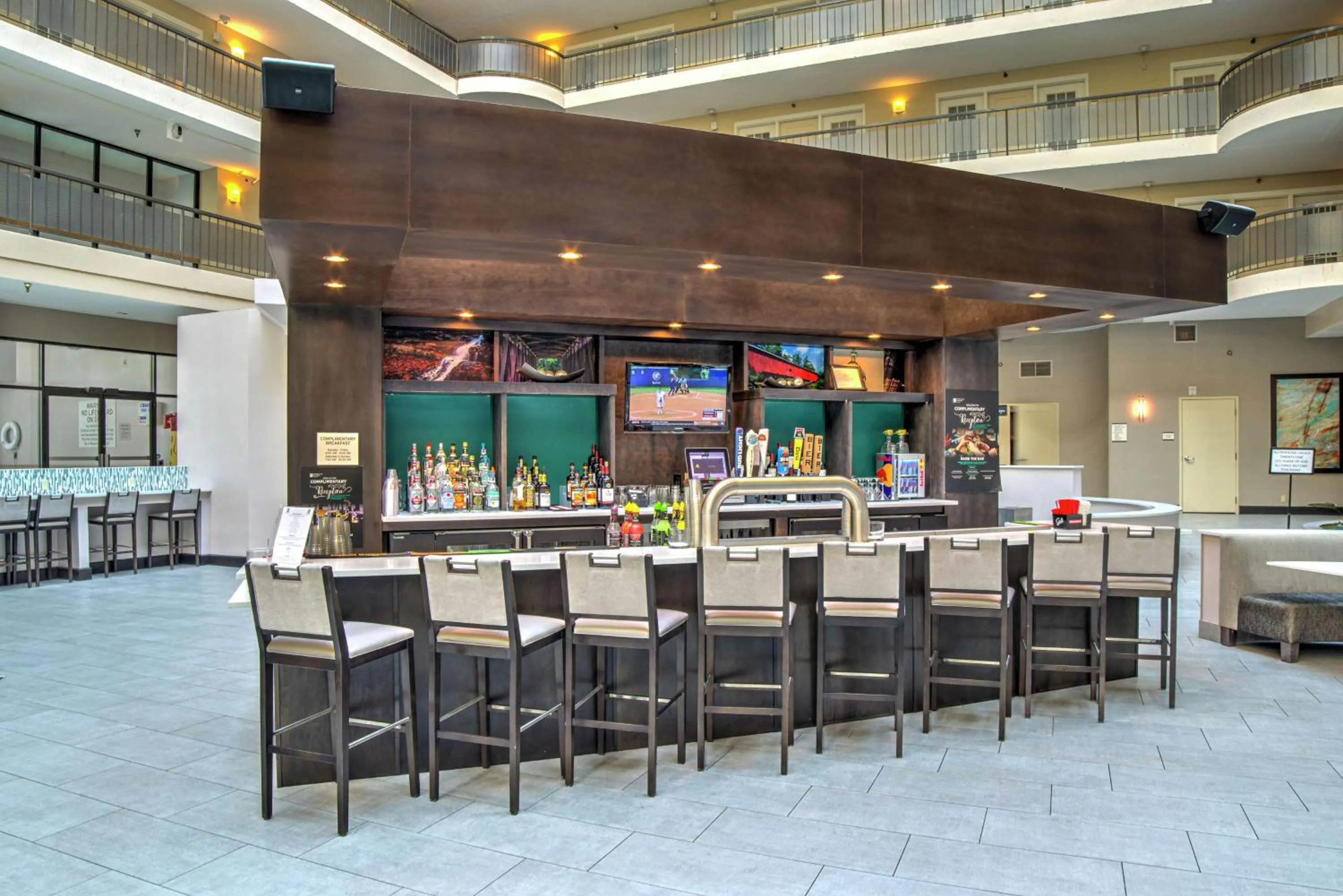 Lounge or bar in Embassy Suites by Hilton Indianapolis North