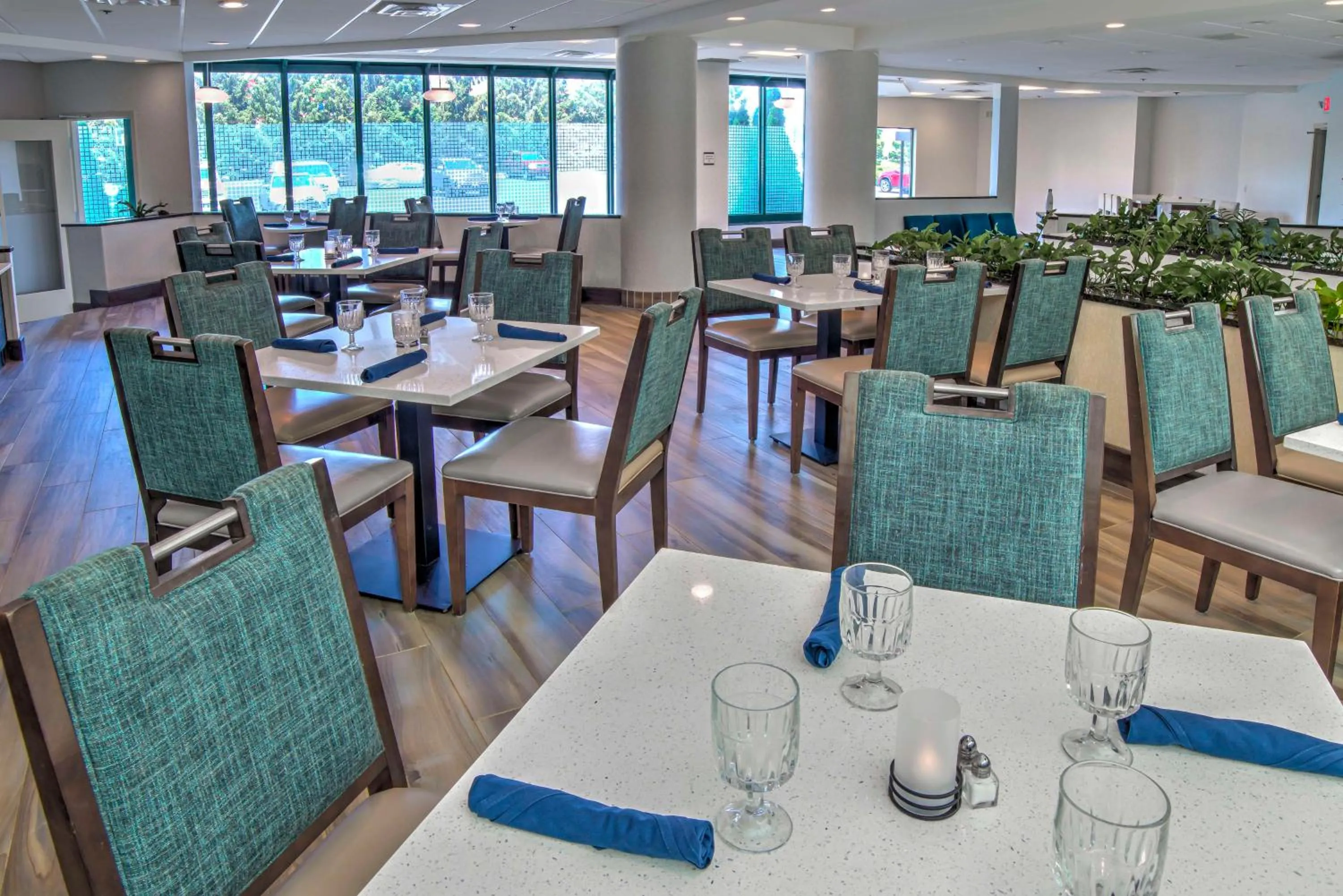 Restaurant/places to eat in Embassy Suites by Hilton Indianapolis North