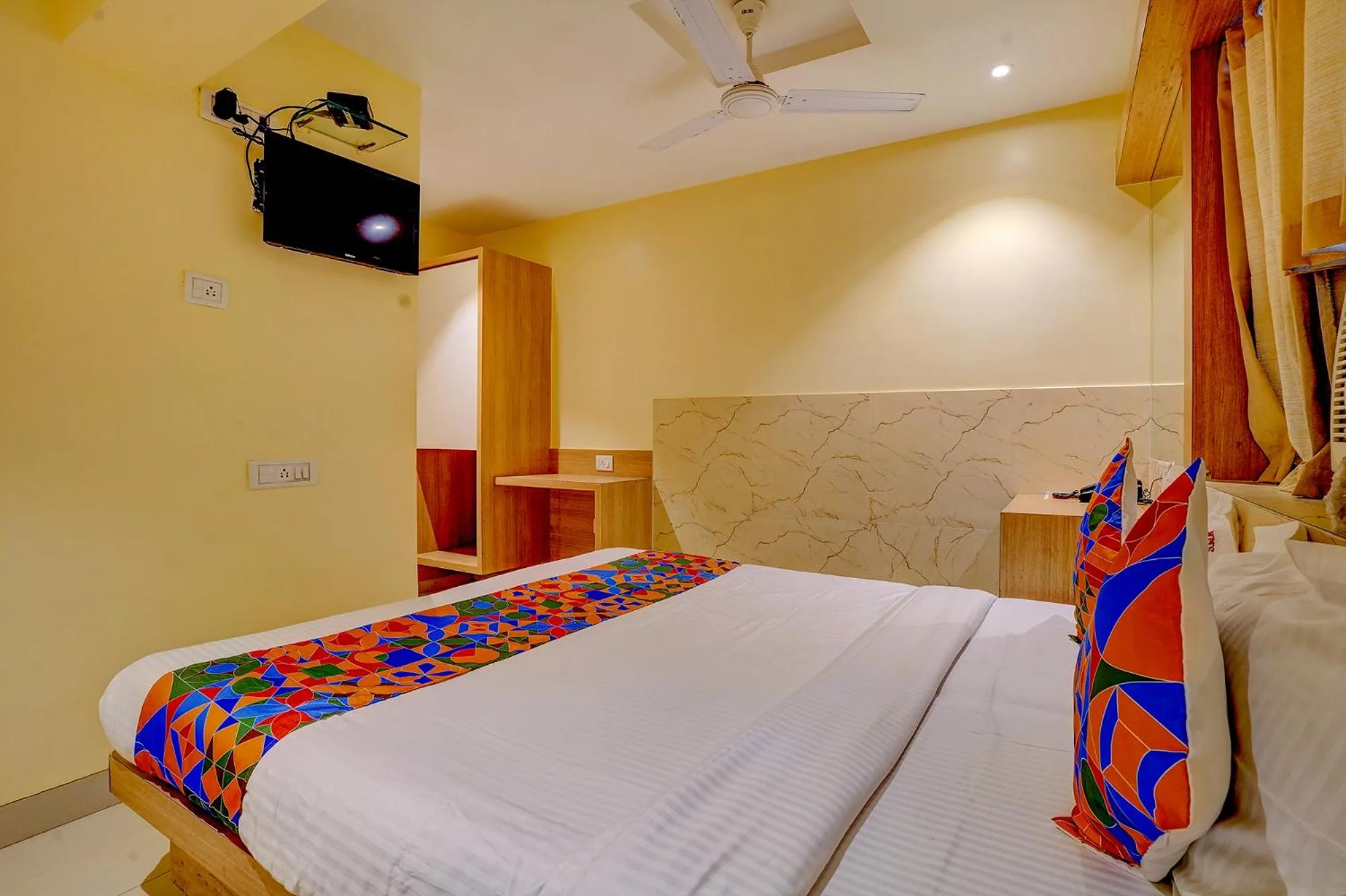 Bed in FabHotel Starwood Residency - 100M From Dr DY Patil Stadium