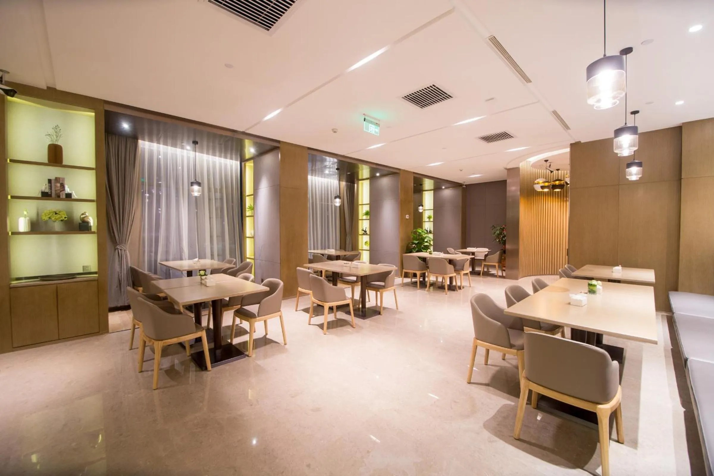 Breakfast in Zenith Hotel-Near Train Station & The Mixc