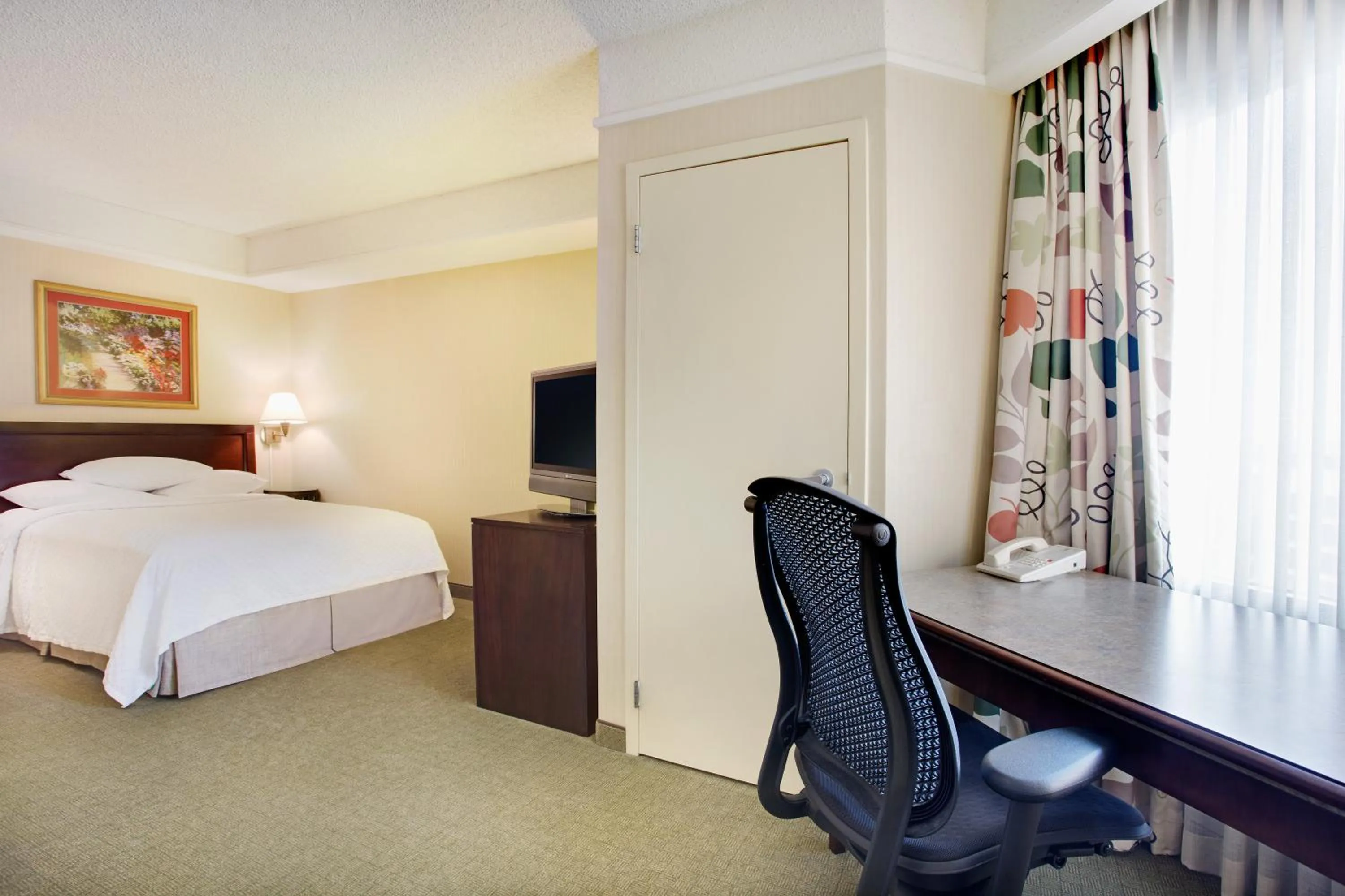 Bedroom in Embassy Suites Secaucus - Meadowlands