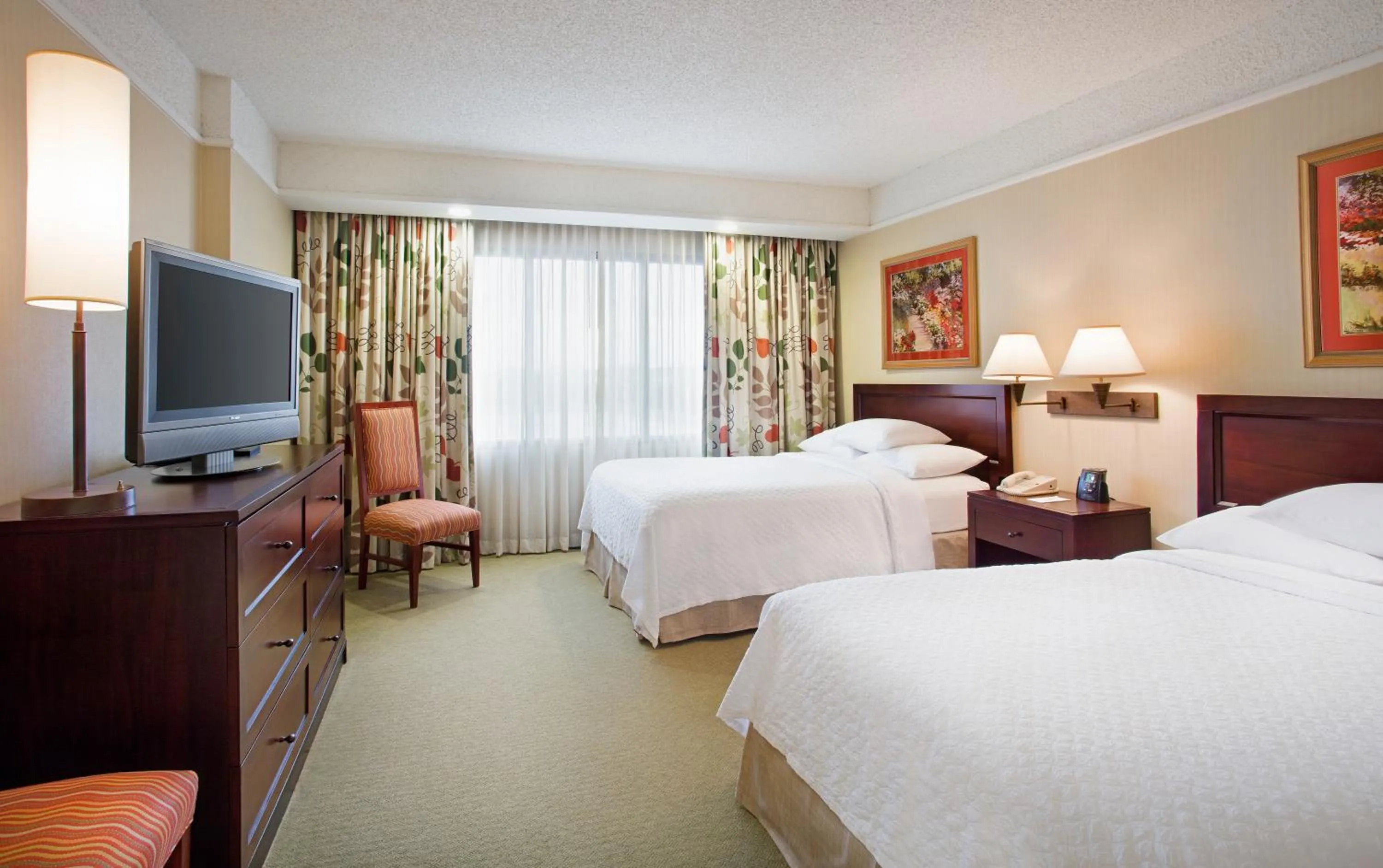 Bedroom, TV/Entertainment Center in Embassy Suites Secaucus - Meadowlands