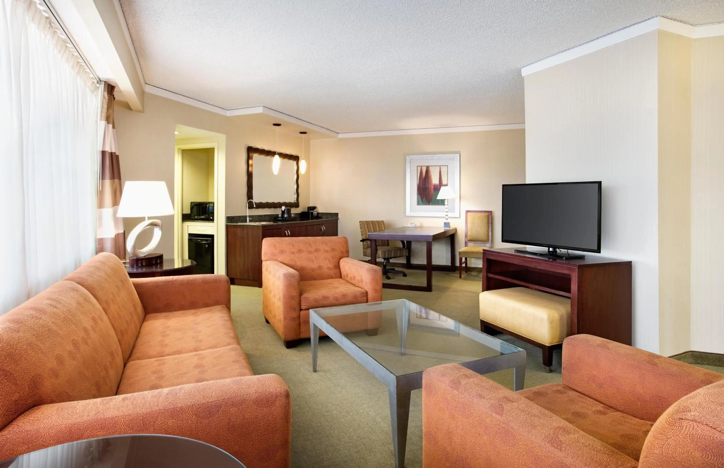 Seating Area in Embassy Suites Secaucus - Meadowlands