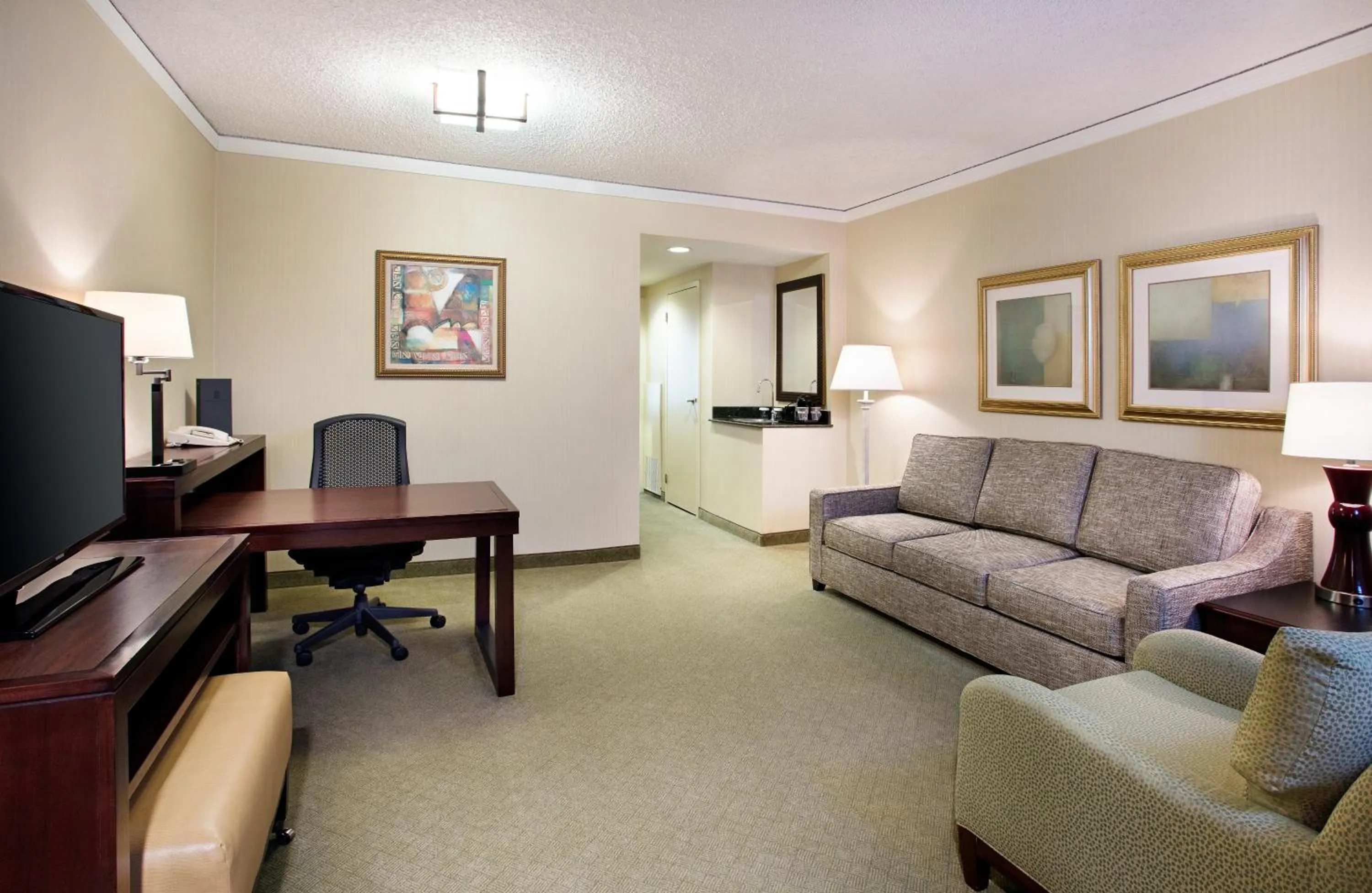 Bedroom, Seating Area in Embassy Suites Secaucus - Meadowlands