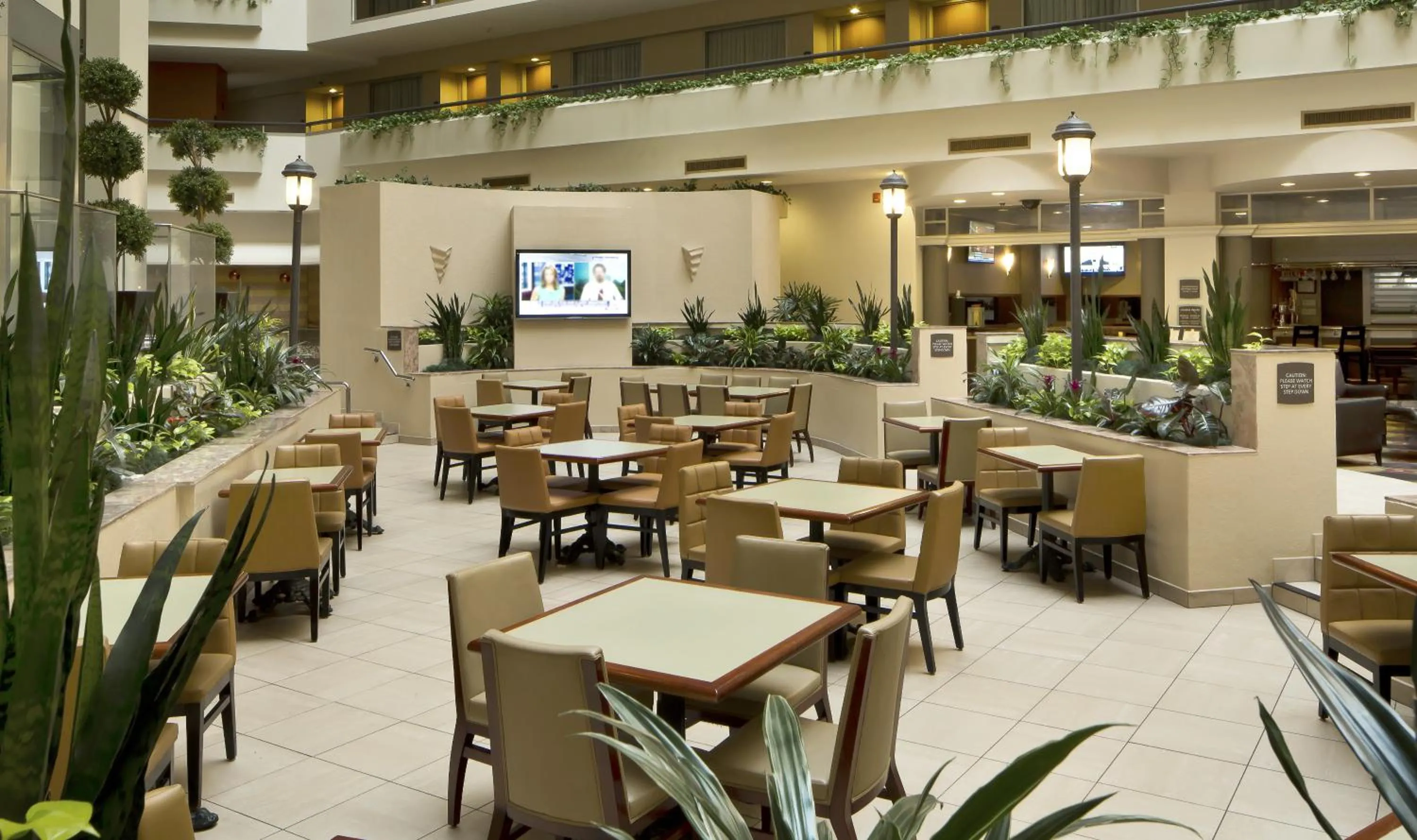 Restaurant/Places to Eat in Embassy Suites Secaucus - Meadowlands