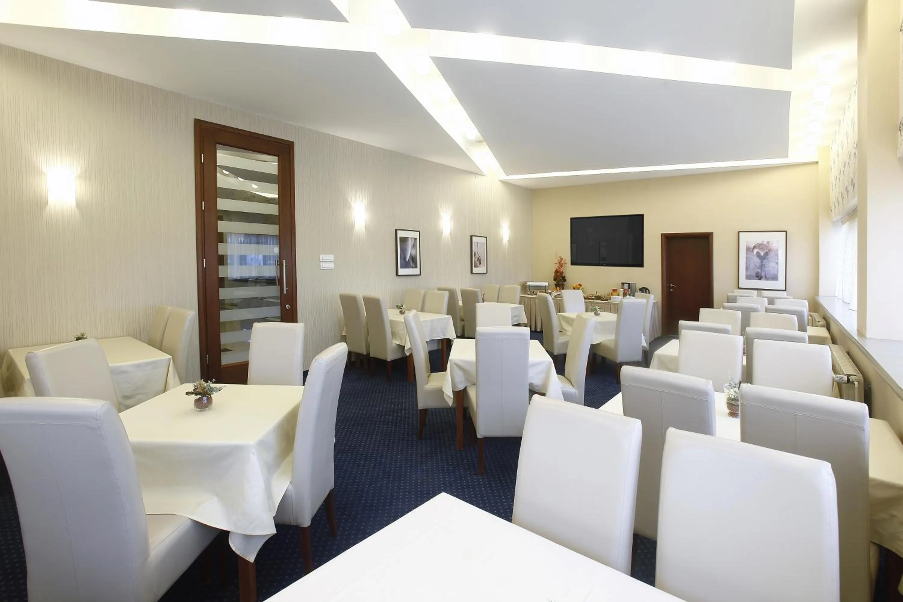 Restaurant/places to eat in Hotel Centar