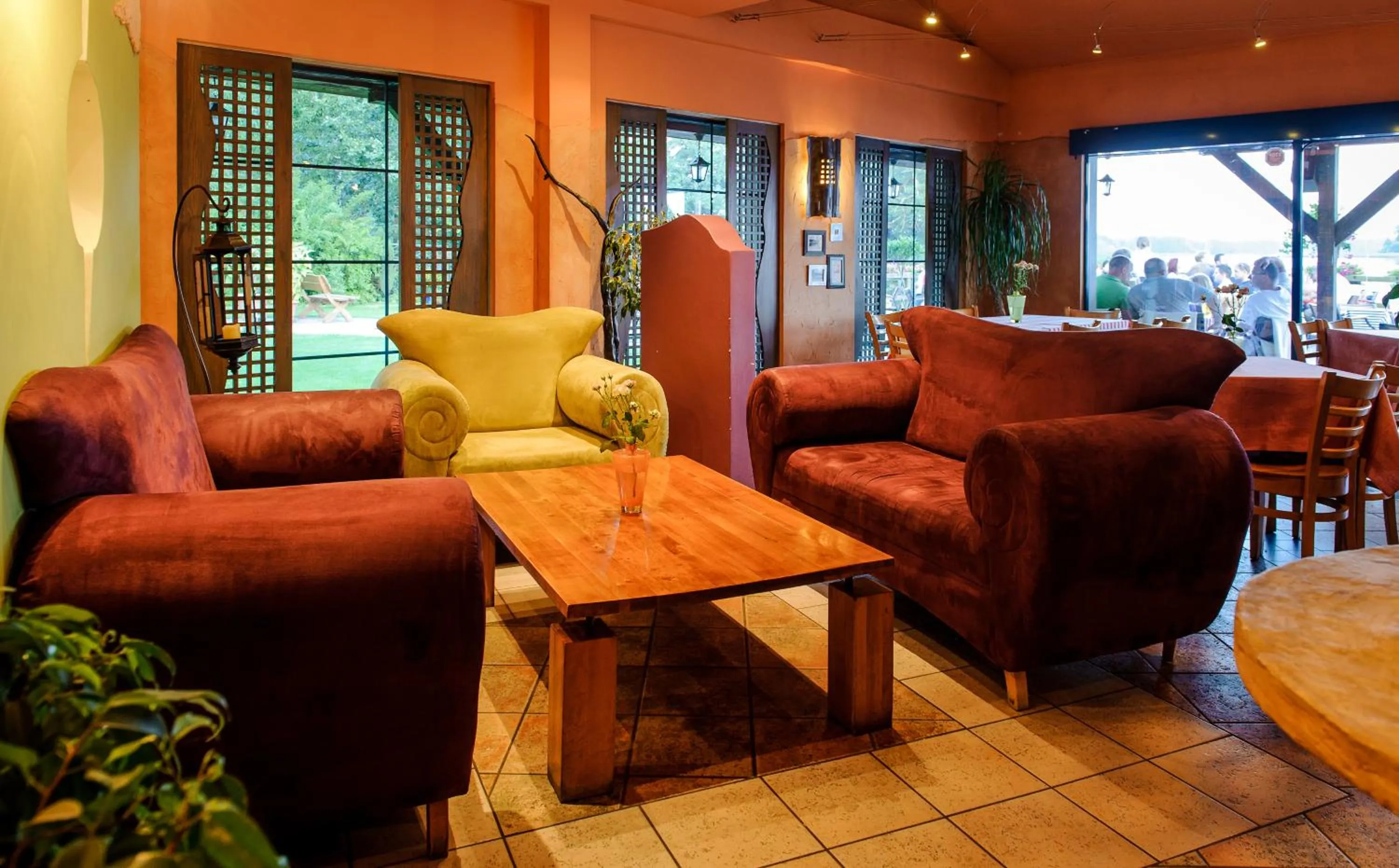 Restaurant/places to eat in Hotel Active