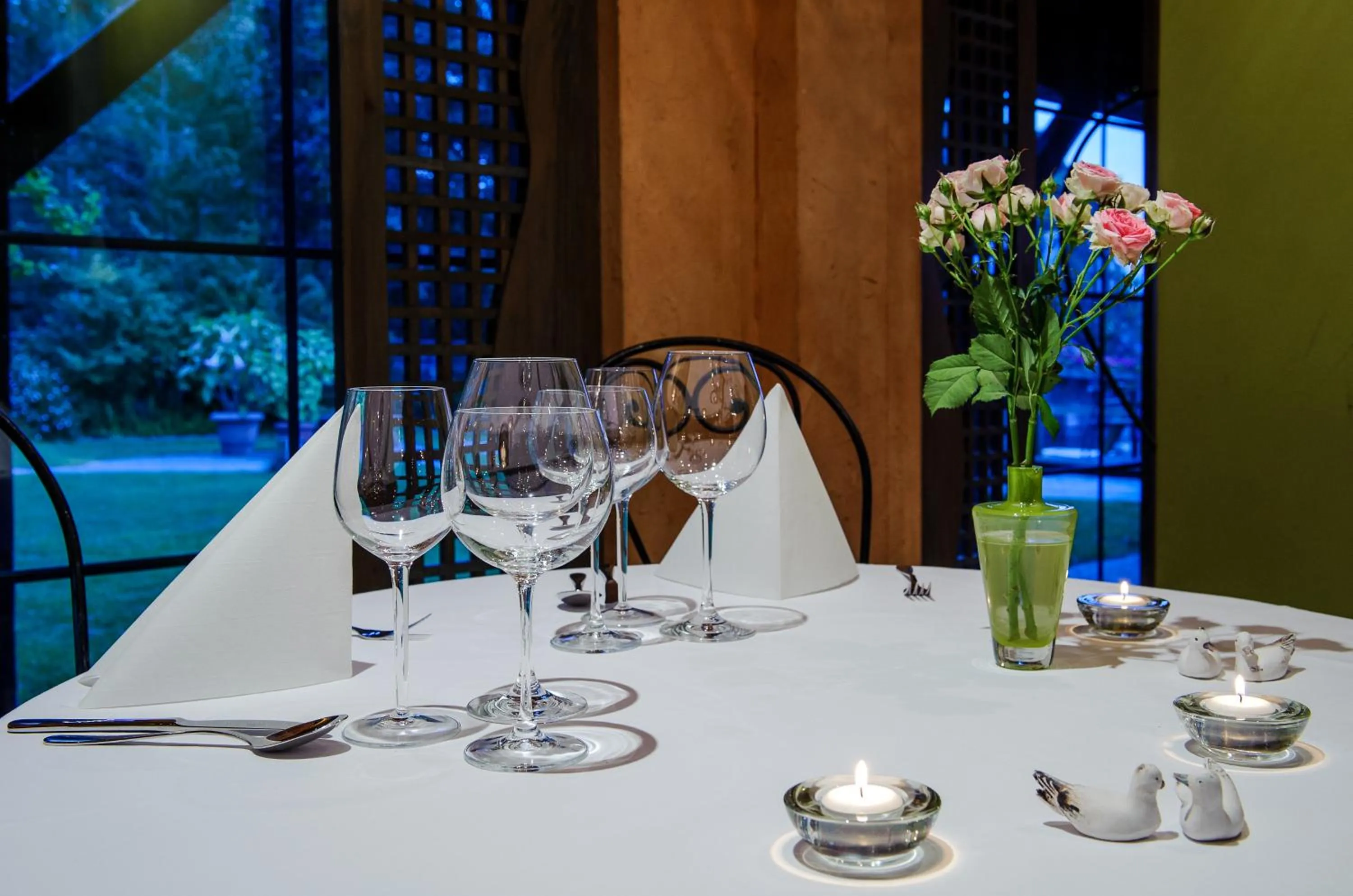 Restaurant/places to eat in Hotel Active