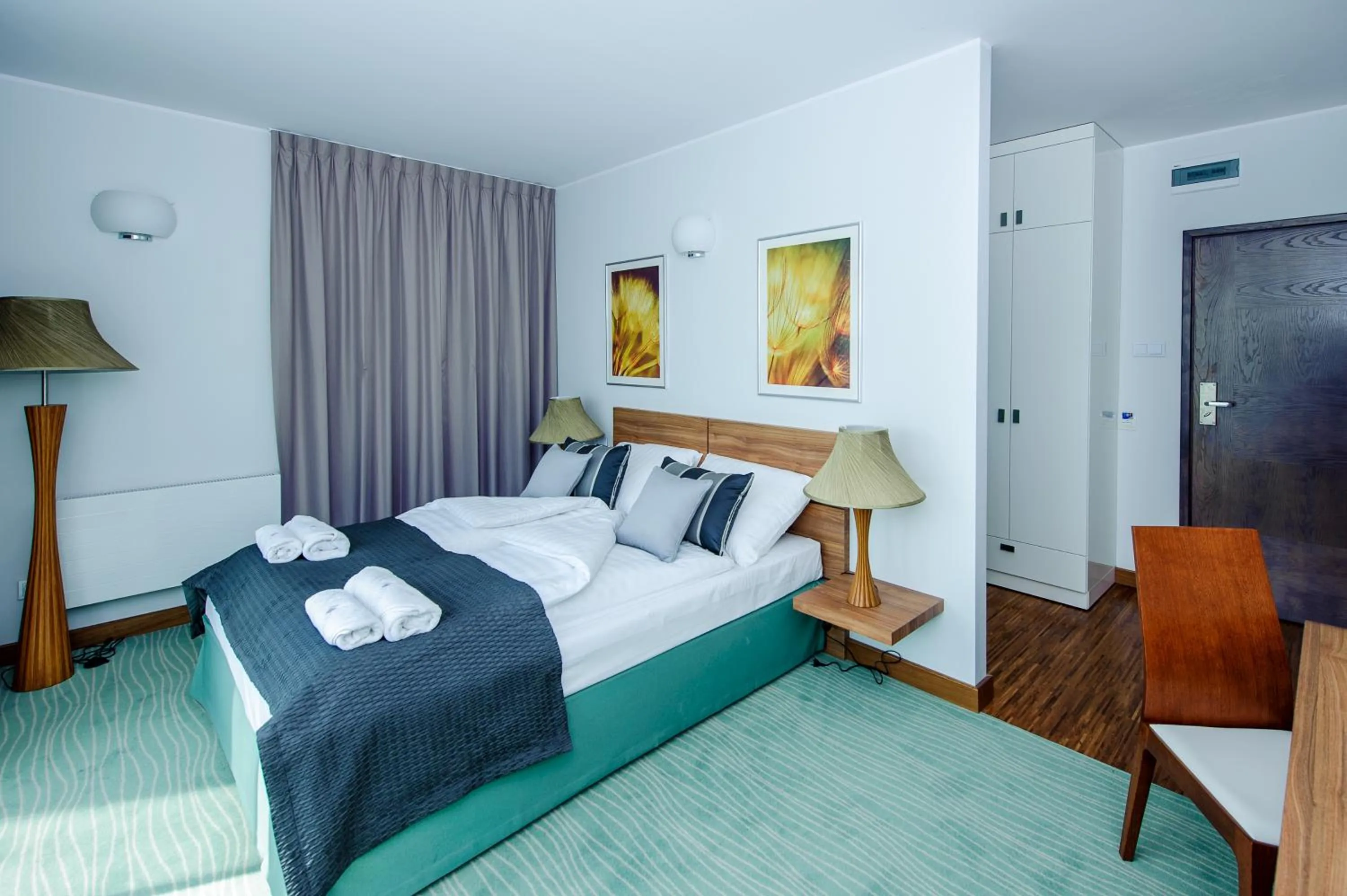 Bedroom, Bed in Hotel Active