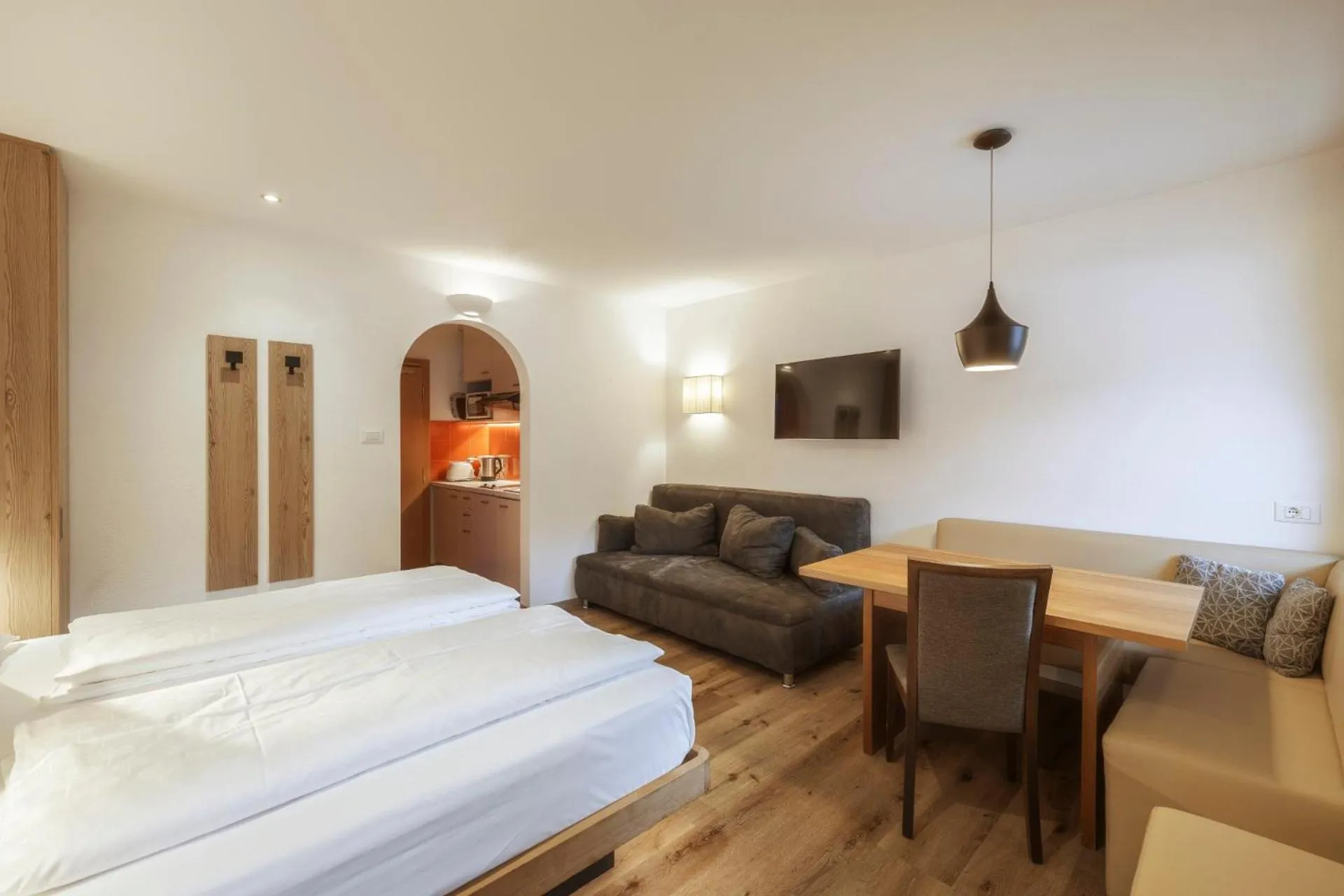 Bed in La Tambra - Residence - Central with Restaurant