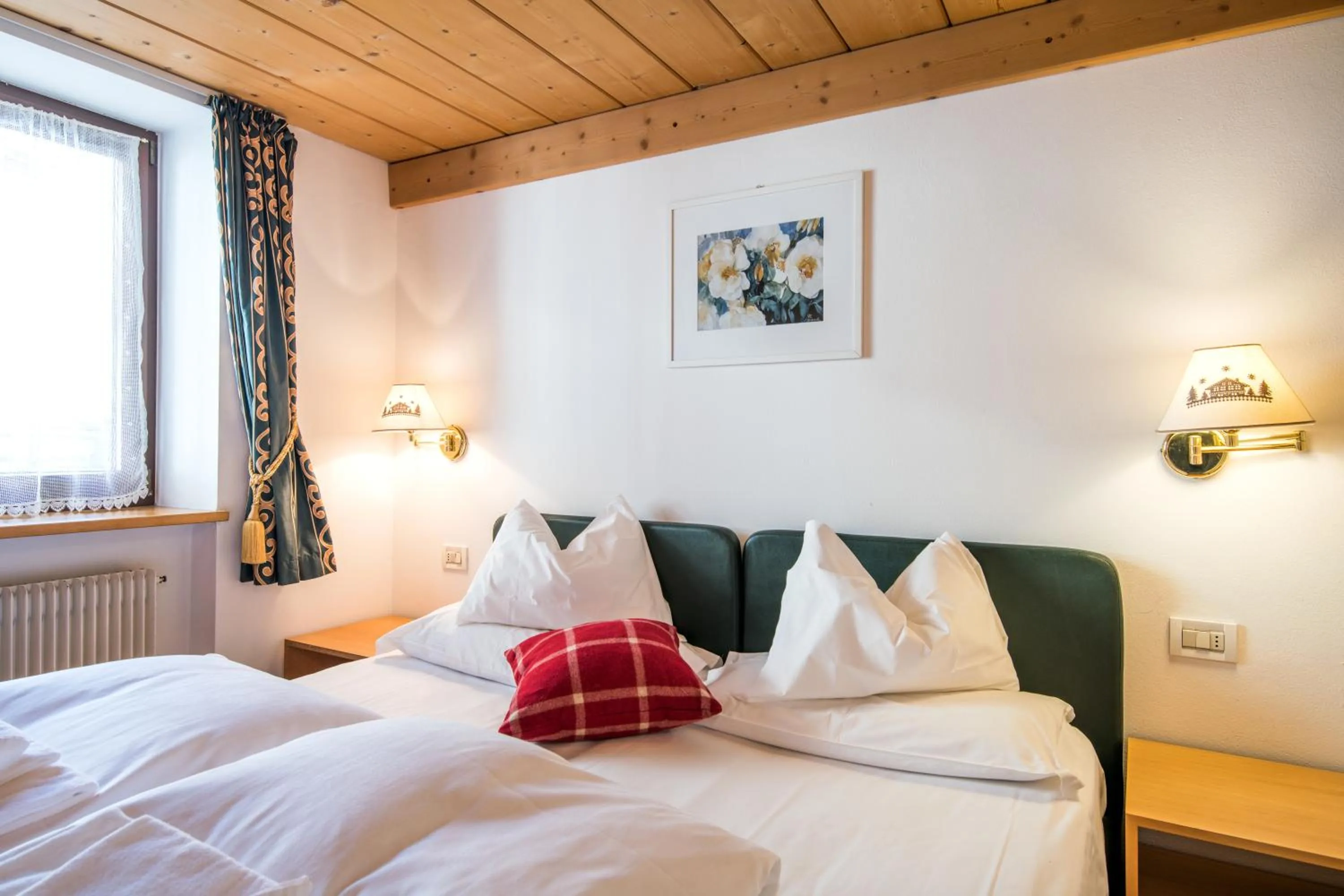 Bed in La Tambra - Residence - Central with Restaurant