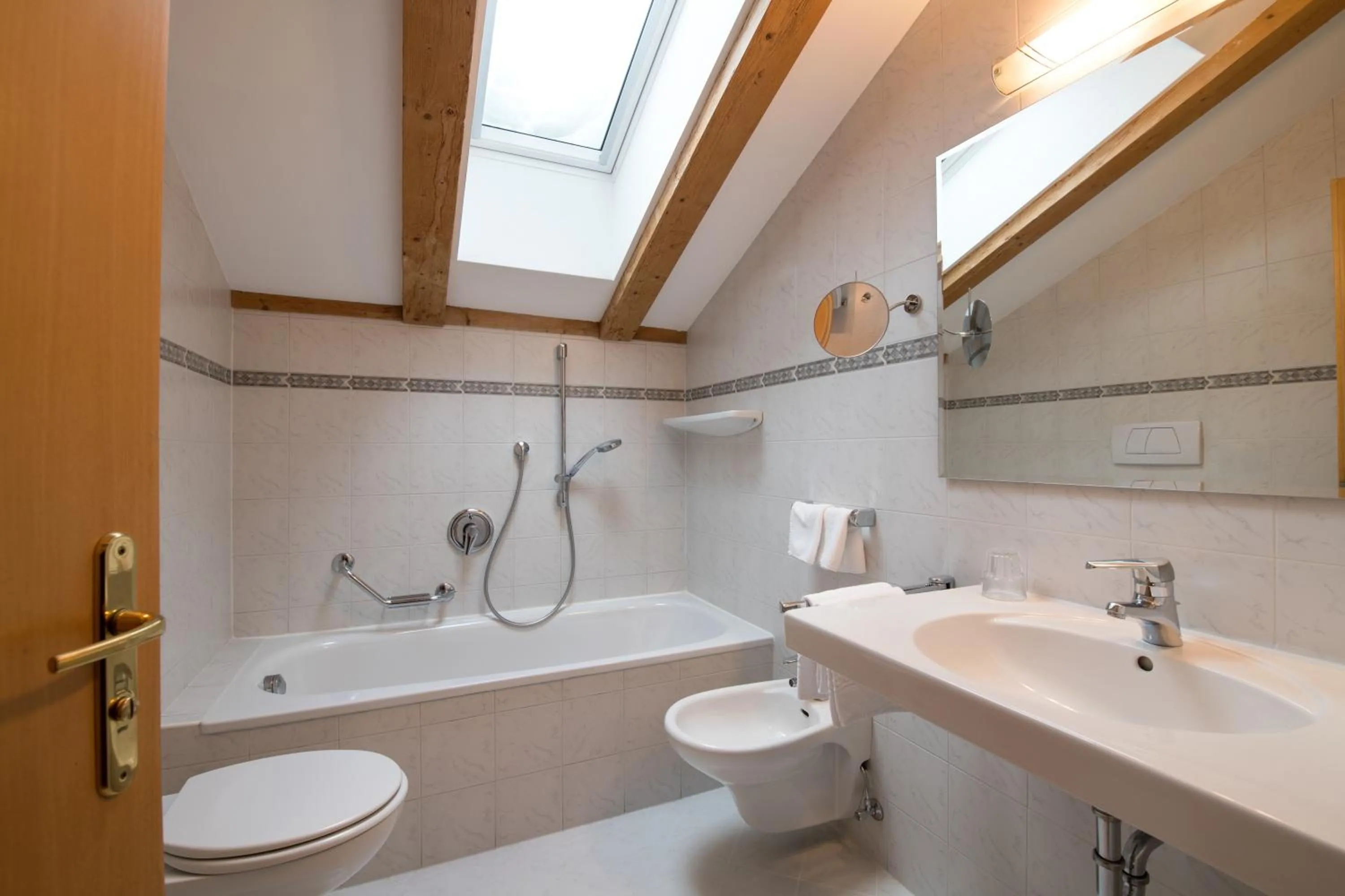 Toilet in La Tambra - Residence - Central with Restaurant