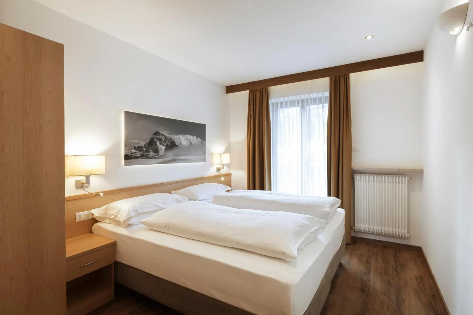 Bed in La Tambra - Residence - Central with Restaurant