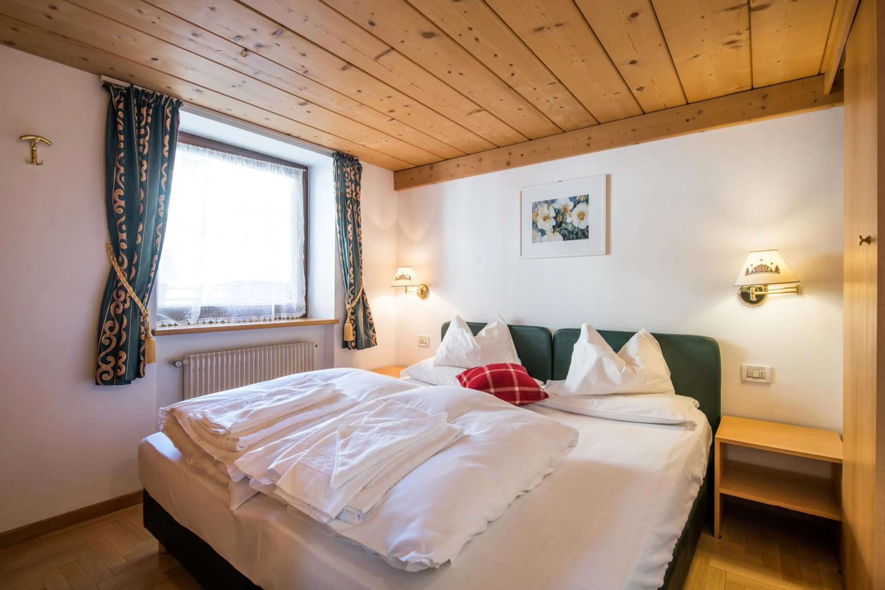 Bed in La Tambra - Residence - Central with Restaurant