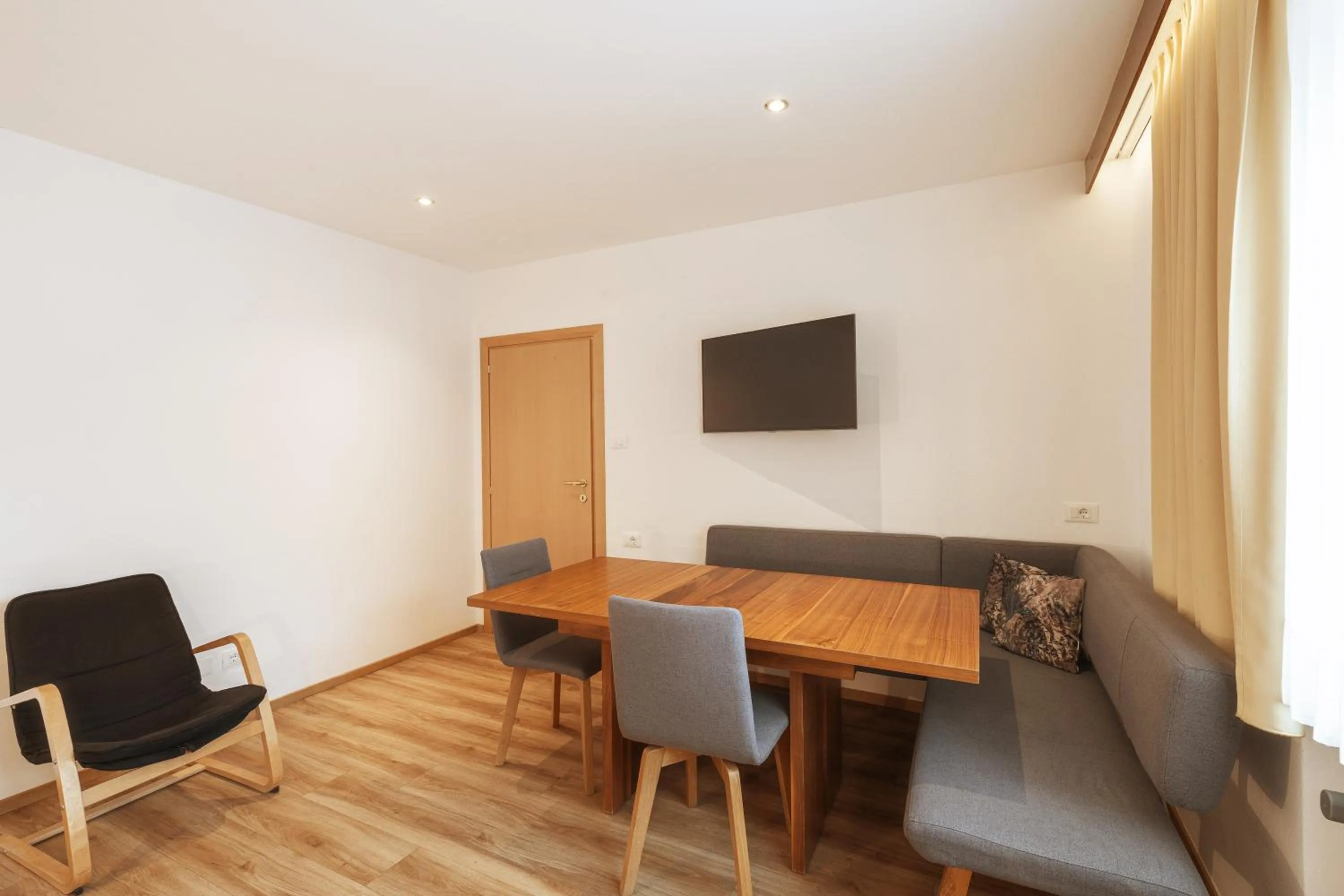 La Tambra - Residence - Central with Restaurant