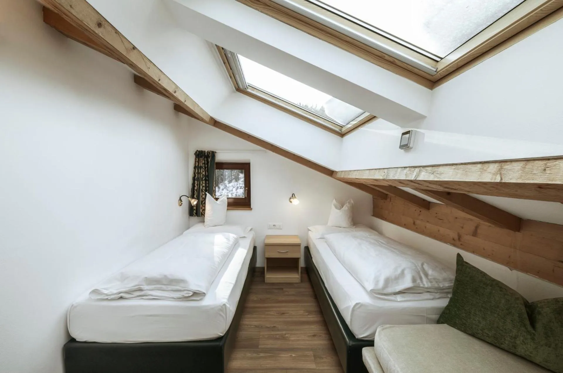 Bed in La Tambra - Residence - Central with Restaurant