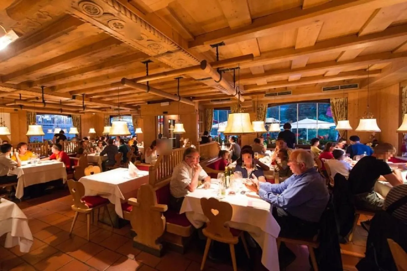 Restaurant/places to eat in La Tambra - Residence - Central with Restaurant