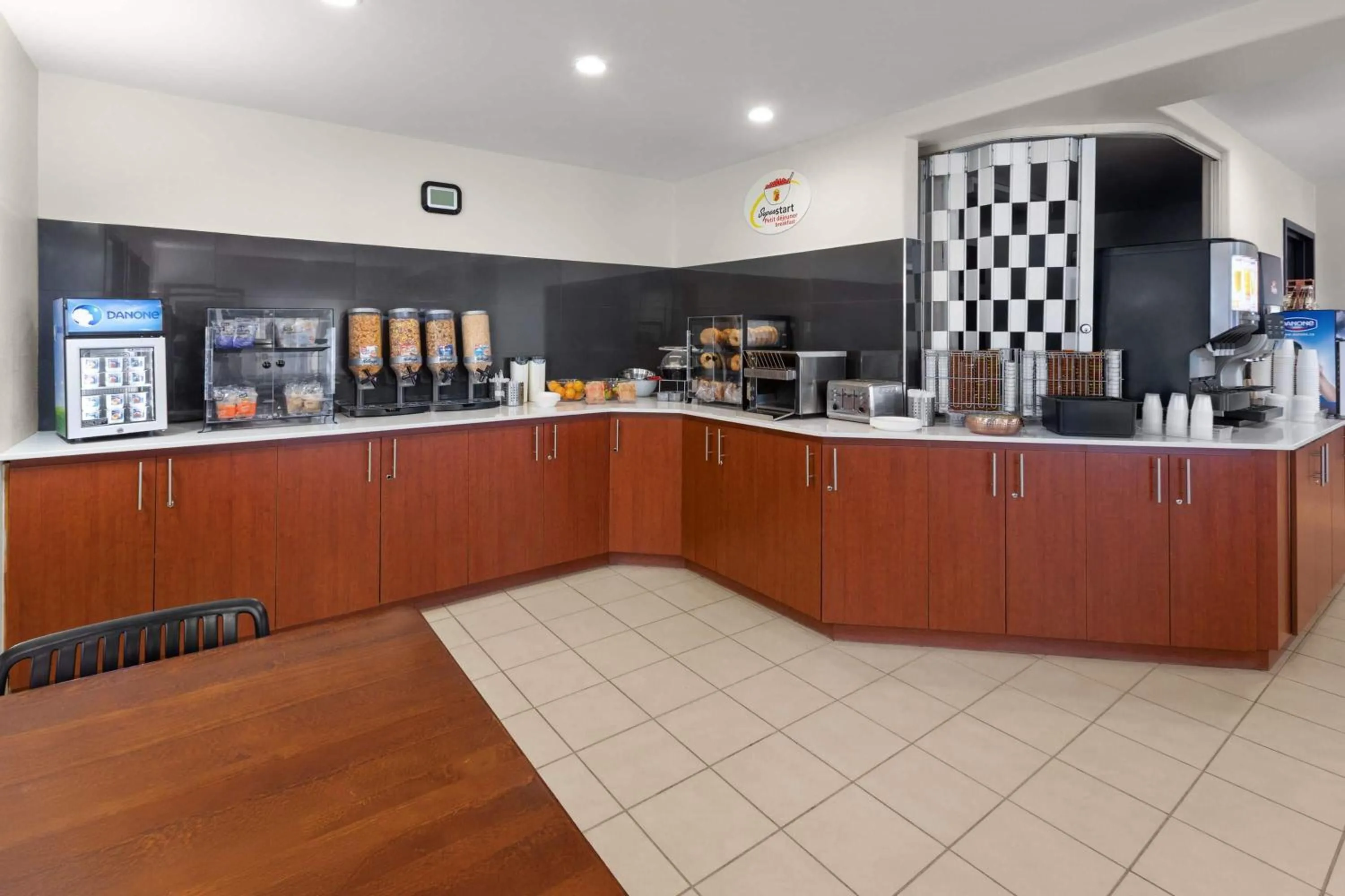 Breakfast in Super 8 by Wyndham Trois-Rivieres