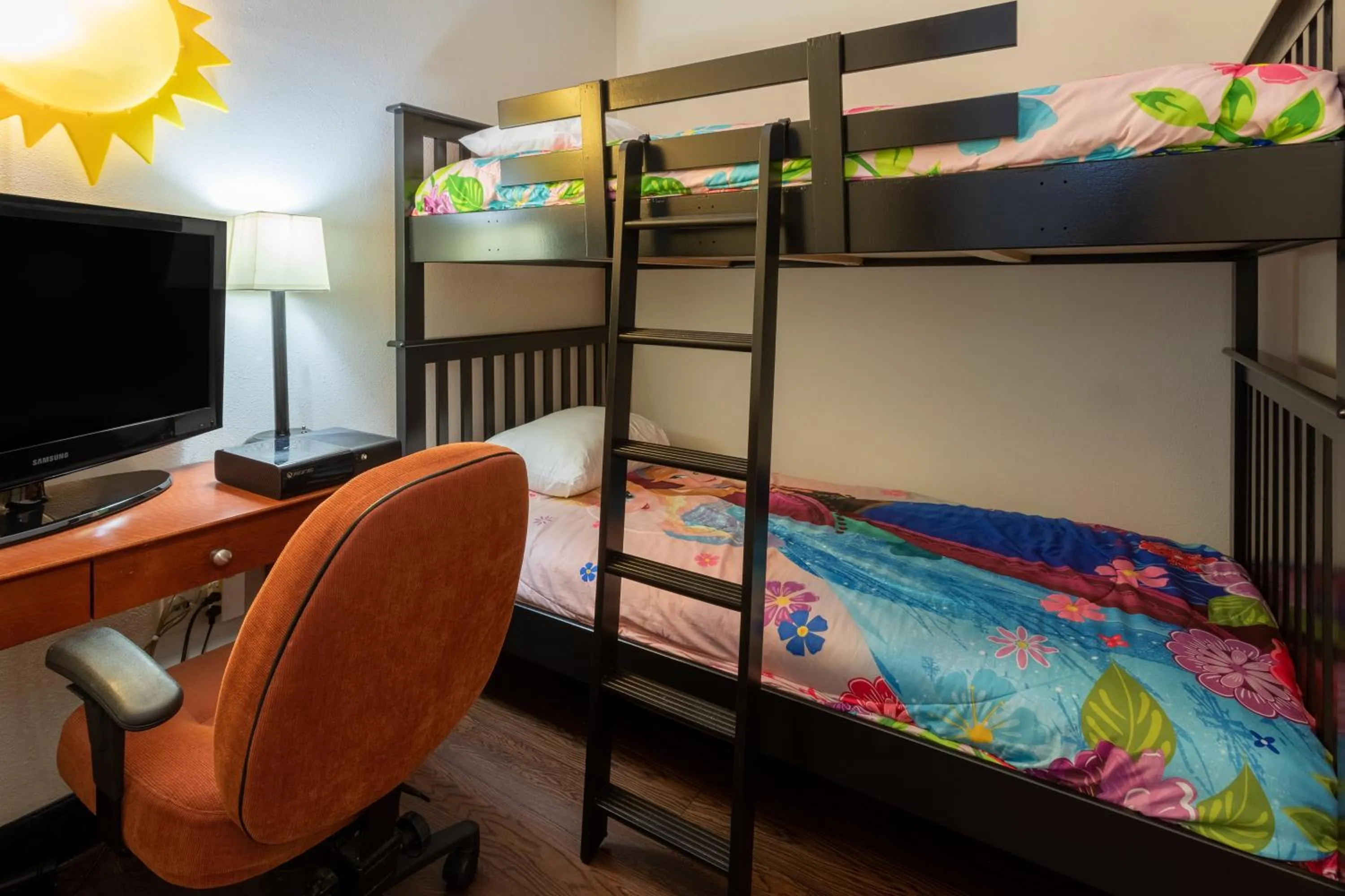 Bed in Super 8 by Wyndham Trois-Rivieres