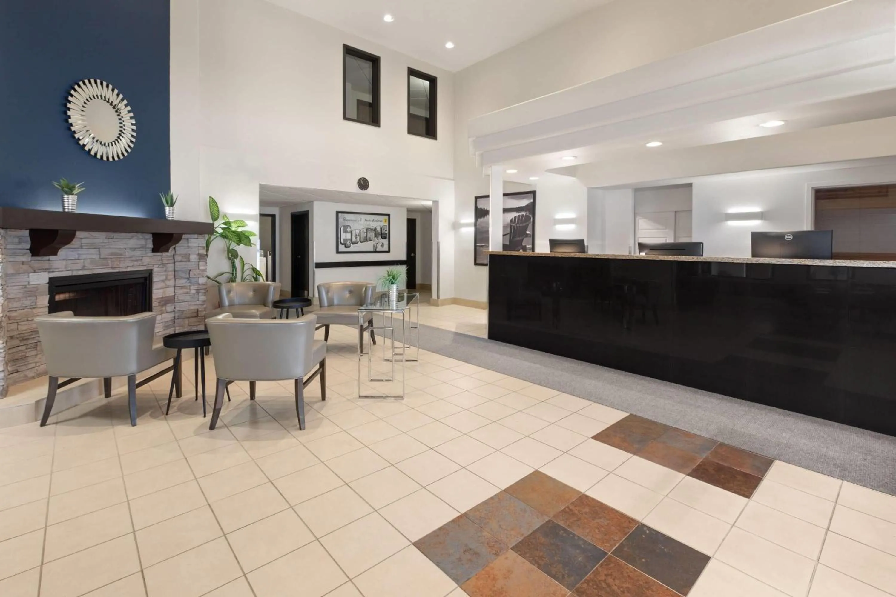 Lobby or reception in Super 8 by Wyndham Trois-Rivieres