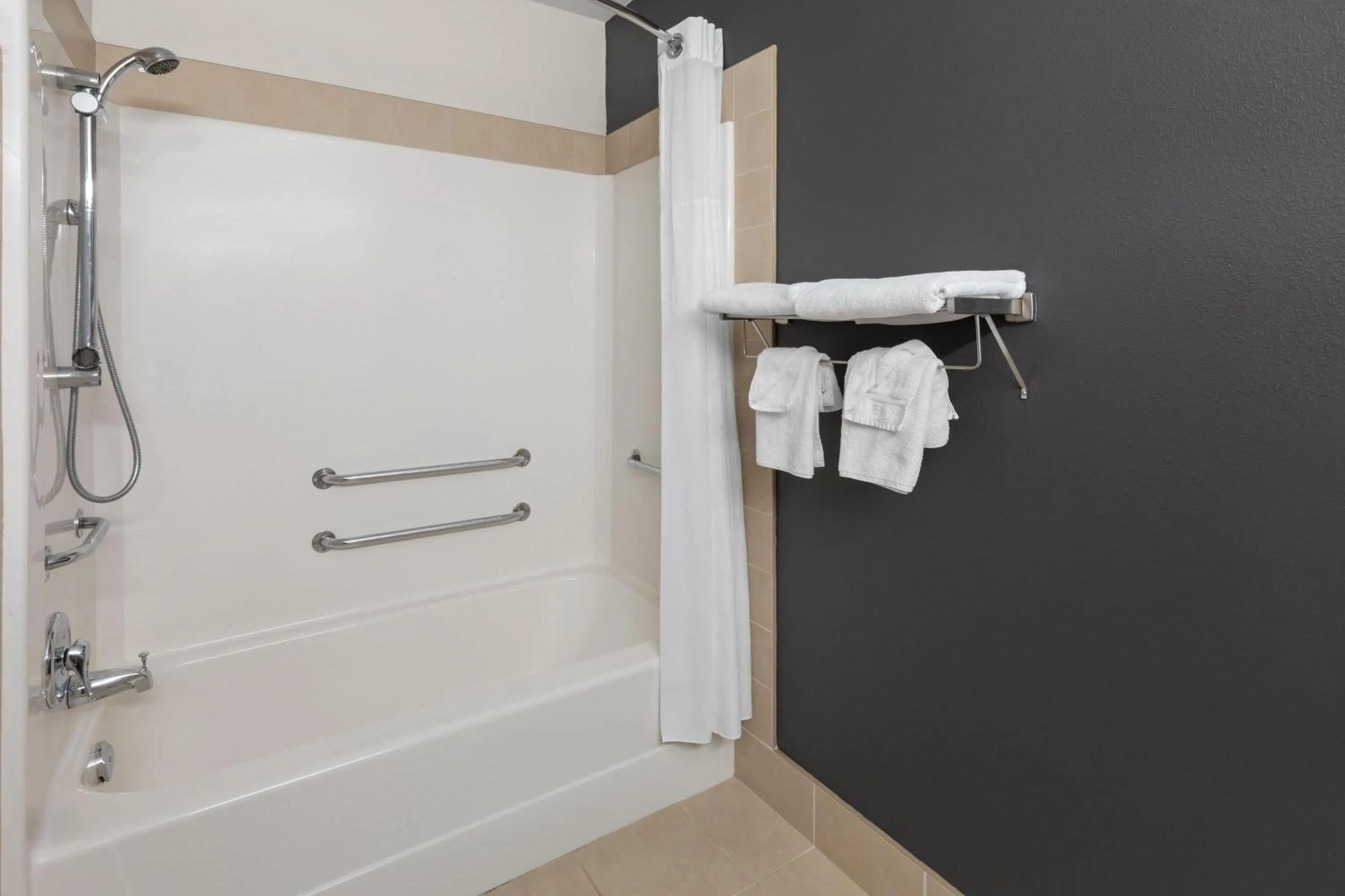 Bathroom in Super 8 by Wyndham Trois-Rivieres