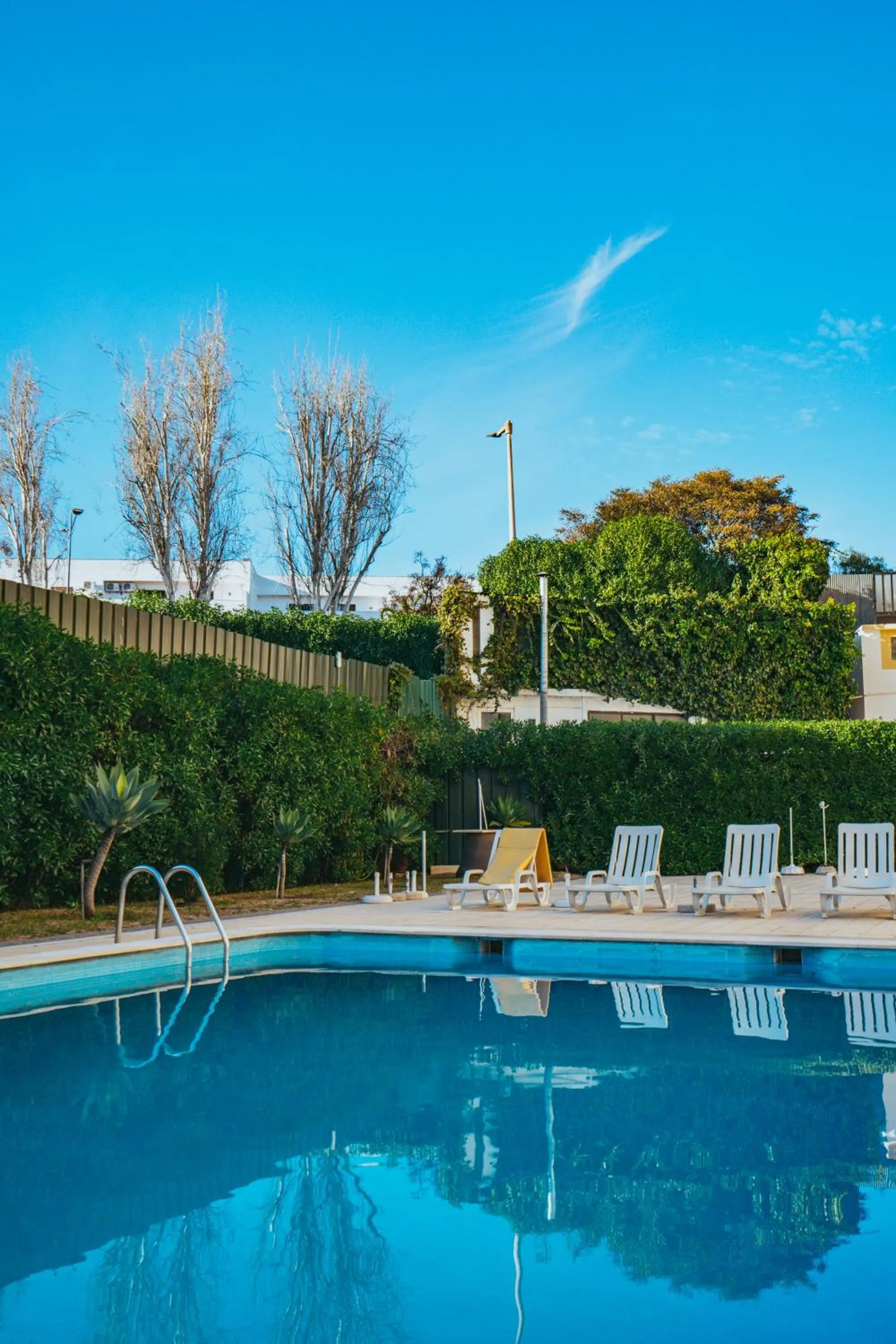 Swimming pool in Eirasol by Umbral